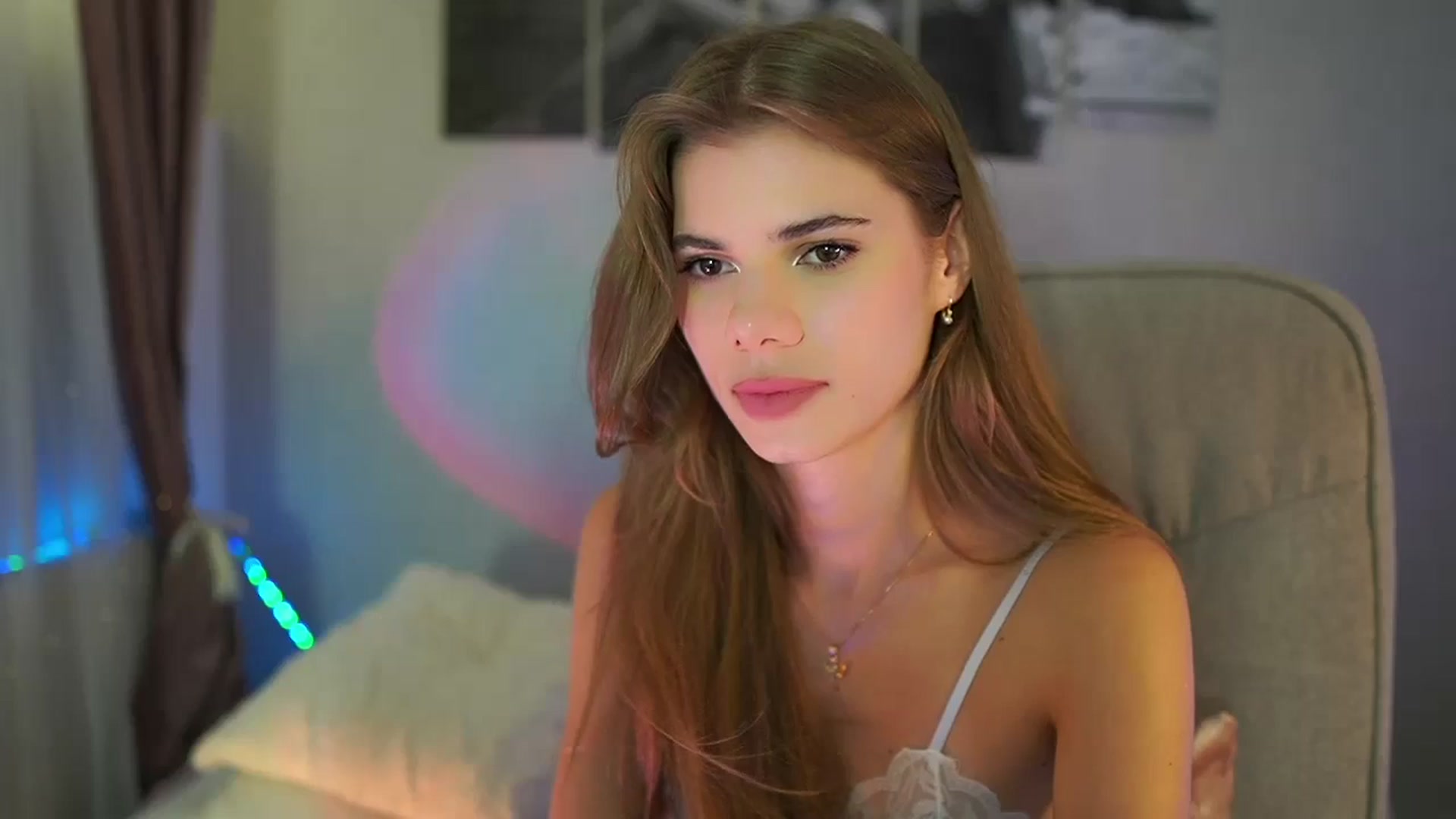 Gallery image thumbnail from RileyReid_18's myfreecams stream on, 07/16/2024, 14:47 image 17 of 20