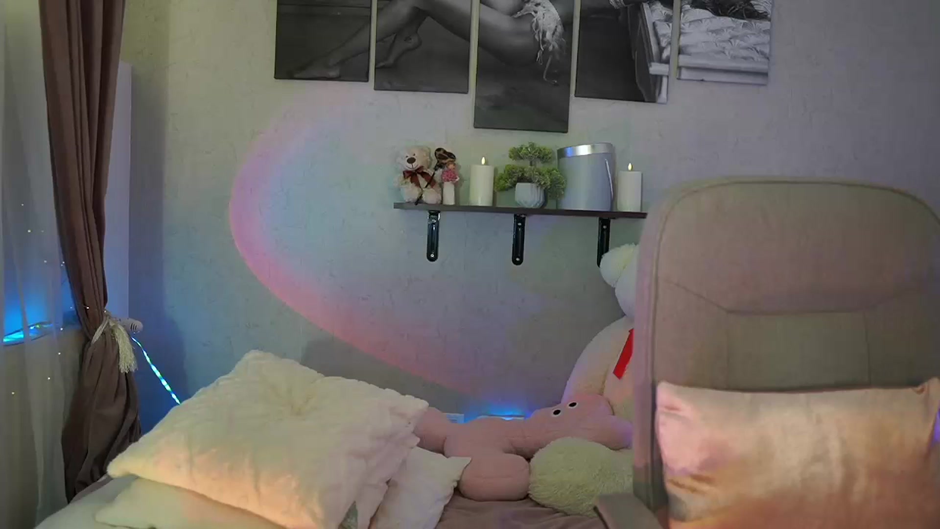 Gallery image thumbnail from RileyReid_18's myfreecams stream on, 07/16/2024, 14:47 image 13 of 20