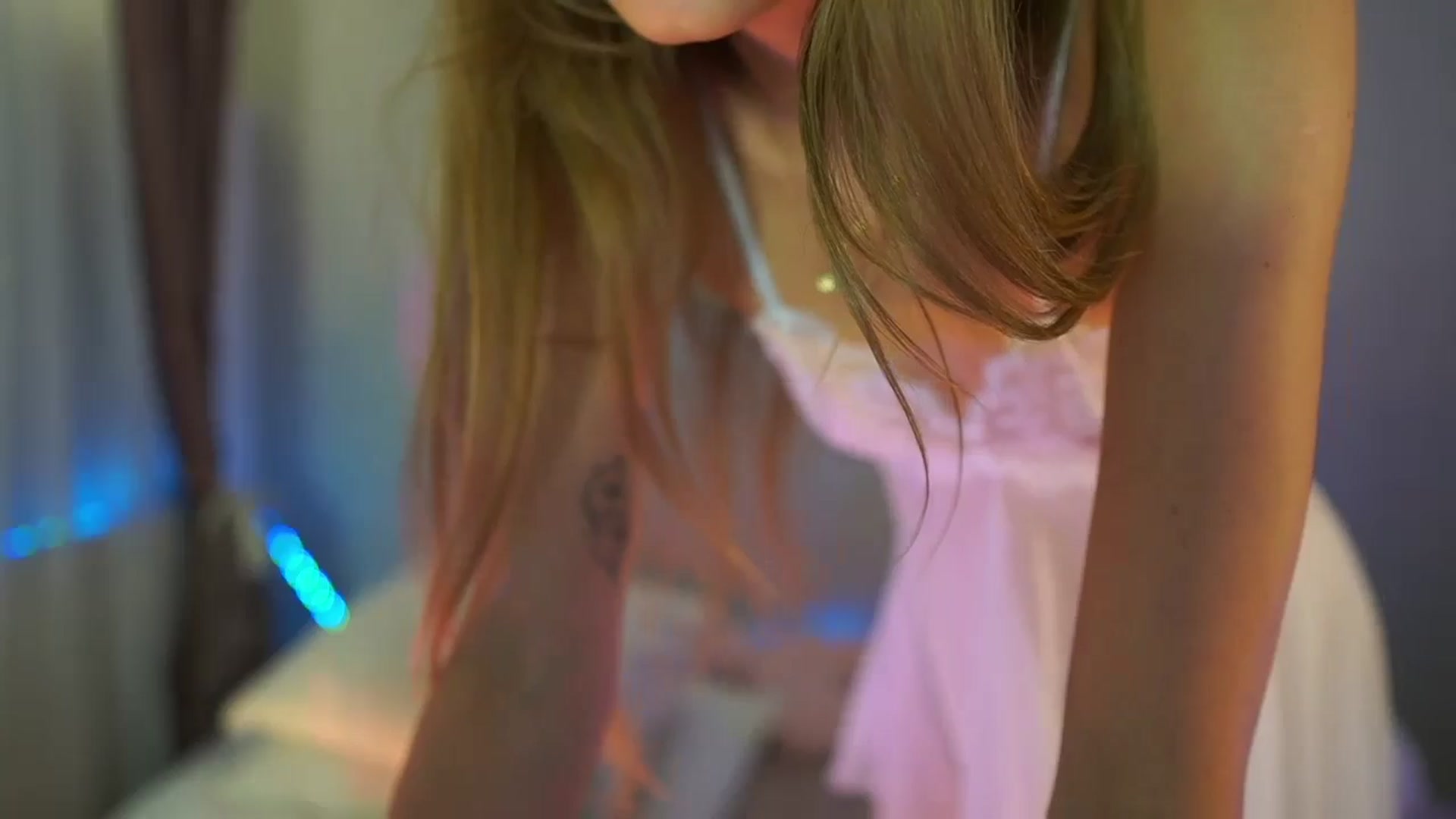 Gallery image thumbnail from RileyReid_18's myfreecams stream on, 07/16/2024, 14:47 image 18 of 20