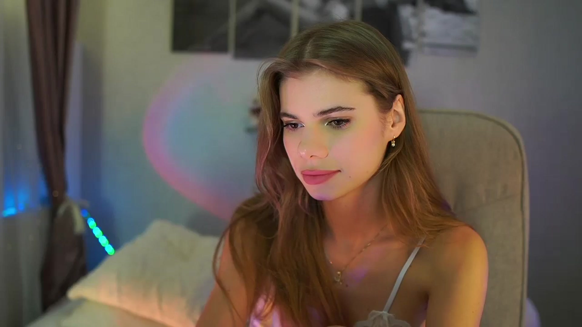 Gallery image thumbnail from RileyReid_18's myfreecams stream on, 07/16/2024, 14:47 image 9 of 20