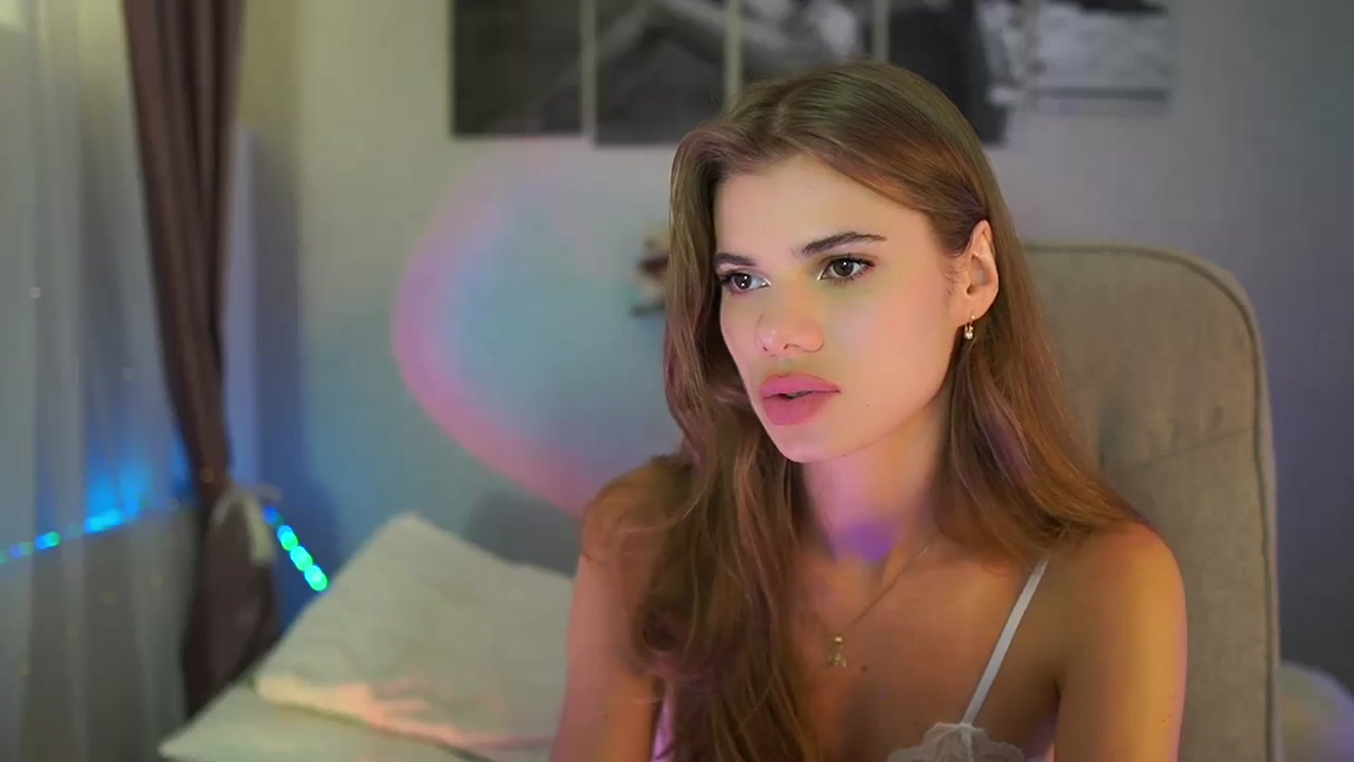 Gallery image thumbnail from RileyReid_18's myfreecams stream on, 07/16/2024, 16:23 image 13 of 20