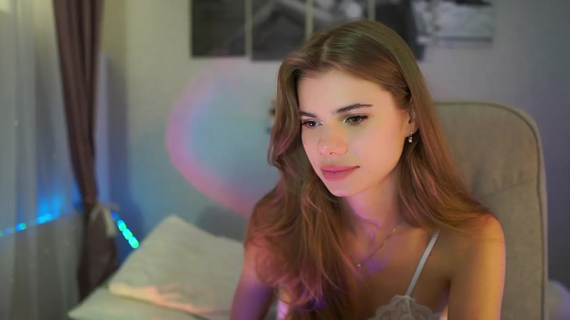 Gallery image thumbnail from RileyReid_18's myfreecams stream on, 07/16/2024, 16:23 image 12 of 20