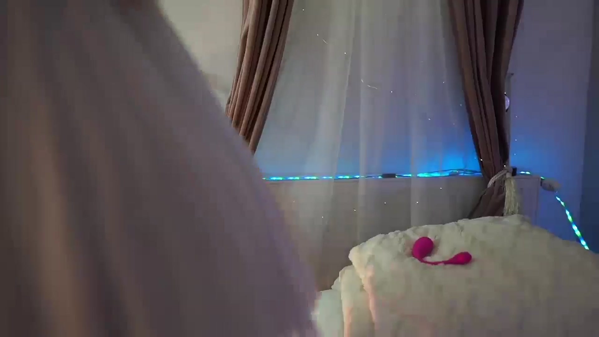 Gallery image thumbnail from RileyReid_18's myfreecams stream on, 07/16/2024, 16:51 image 14 of 20