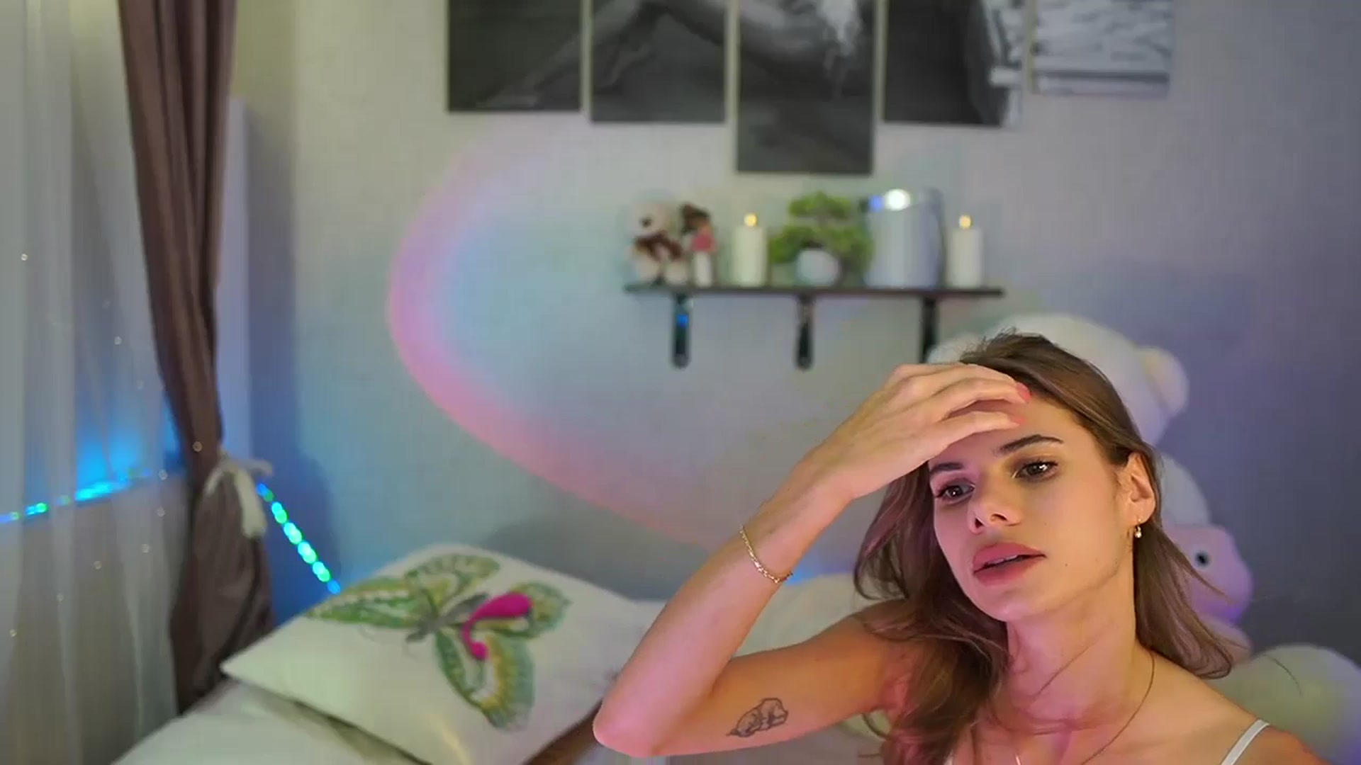Gallery image thumbnail from RileyReid_18's myfreecams stream on, 07/16/2024, 17:36 image 12 of 20
