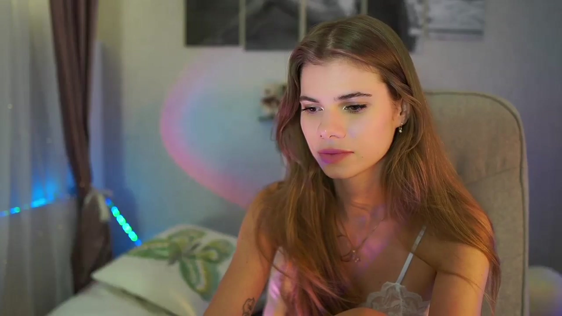 Gallery image thumbnail from RileyReid_18's myfreecams stream on, 07/16/2024, 17:36 image 3 of 20