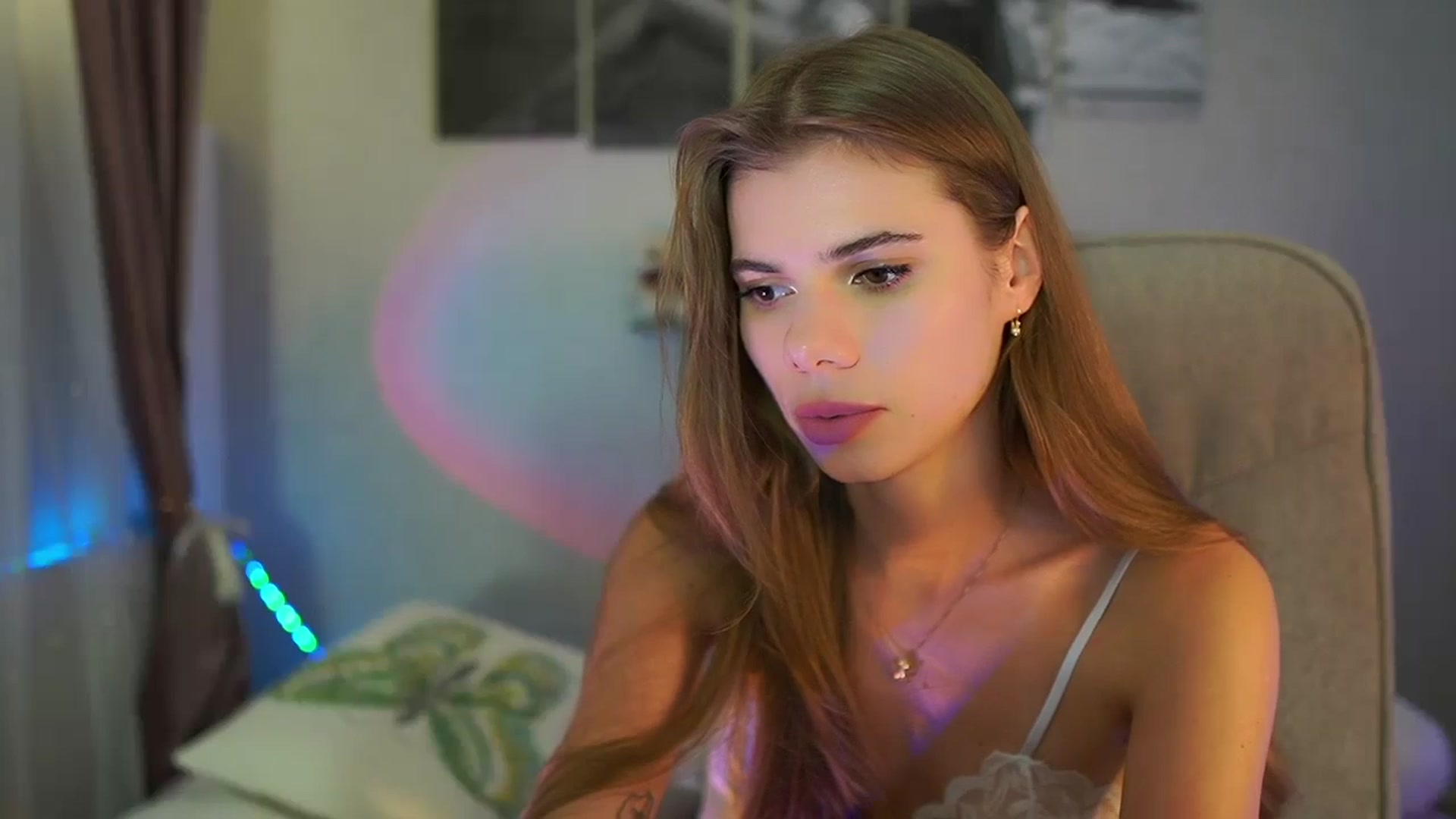 Gallery image thumbnail from RileyReid_18's myfreecams stream on, 07/16/2024, 18:03 image 12 of 20