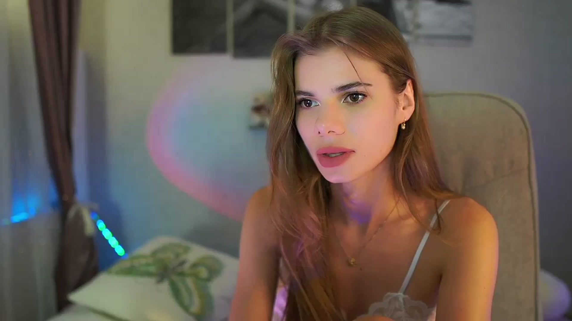 Gallery image thumbnail from RileyReid_18's myfreecams stream on, 07/16/2024, 18:03 image 5 of 20