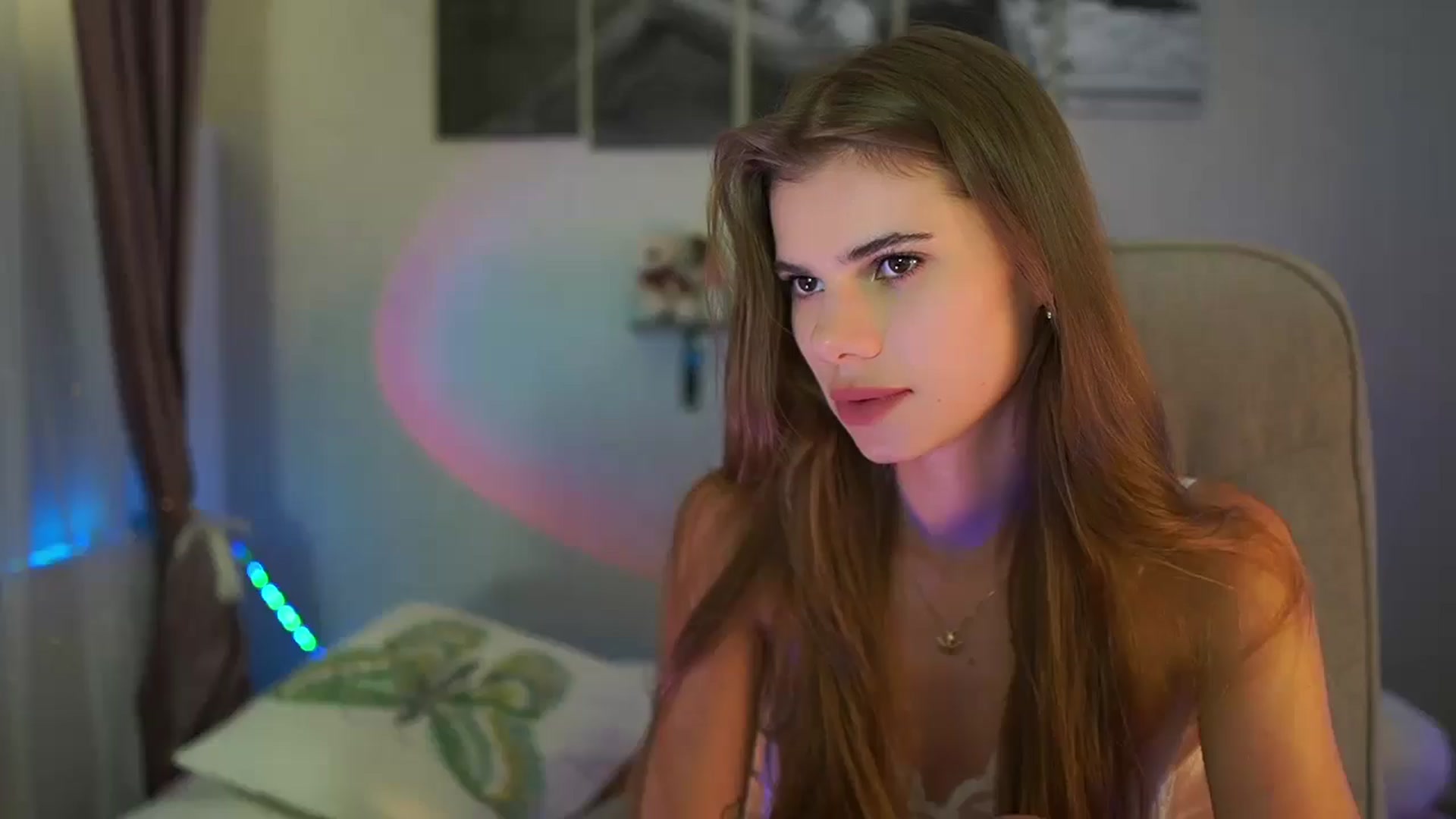 Gallery image thumbnail from RileyReid_18's myfreecams stream on, 07/16/2024, 18:03 image 8 of 20
