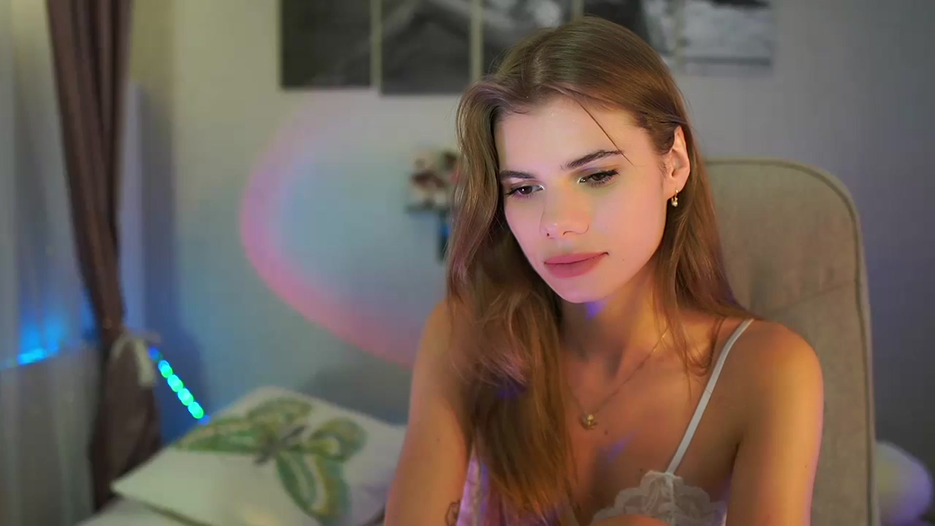 Gallery image thumbnail from RileyReid_18's myfreecams stream on, 07/16/2024, 18:03 image 2 of 20