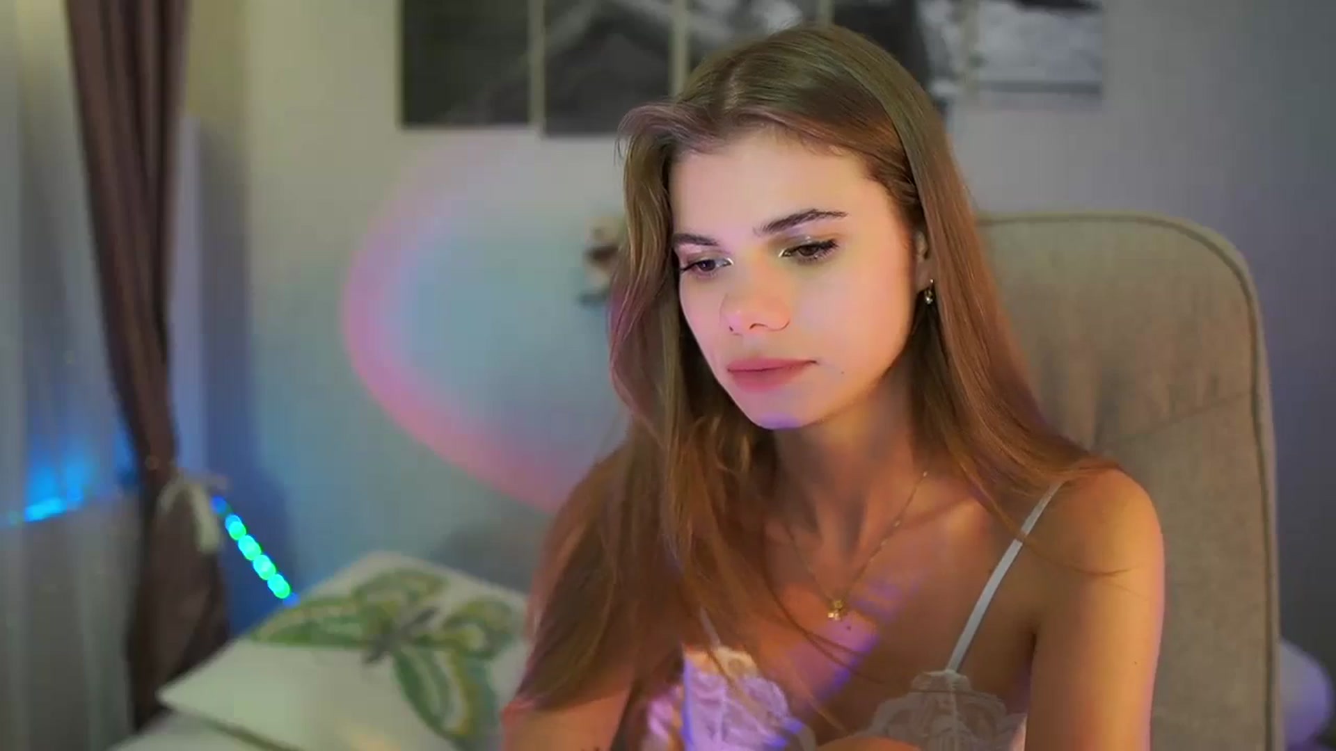 Gallery image thumbnail from RileyReid_18's myfreecams stream on, 07/16/2024, 18:03 image 20 of 20