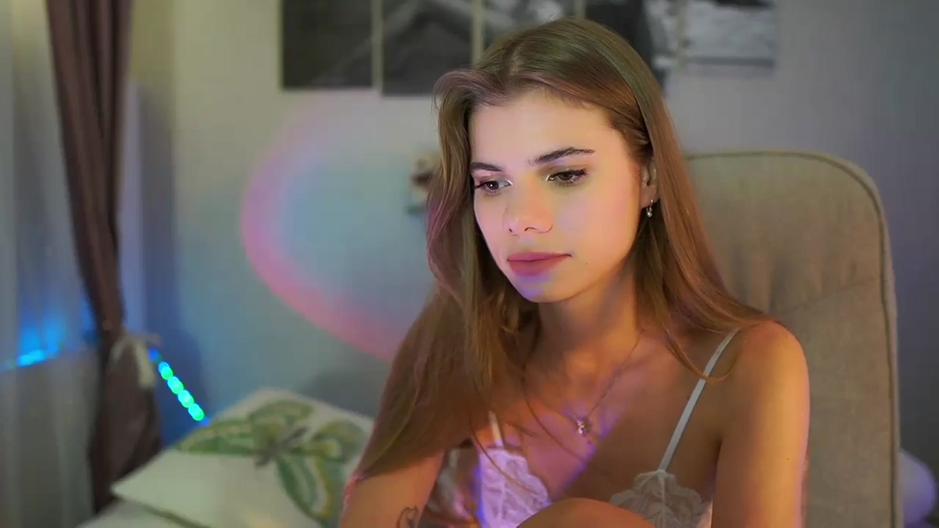 Gallery image thumbnail from RileyReid_18's myfreecams stream on, 07/16/2024, 18:03 image 18 of 20