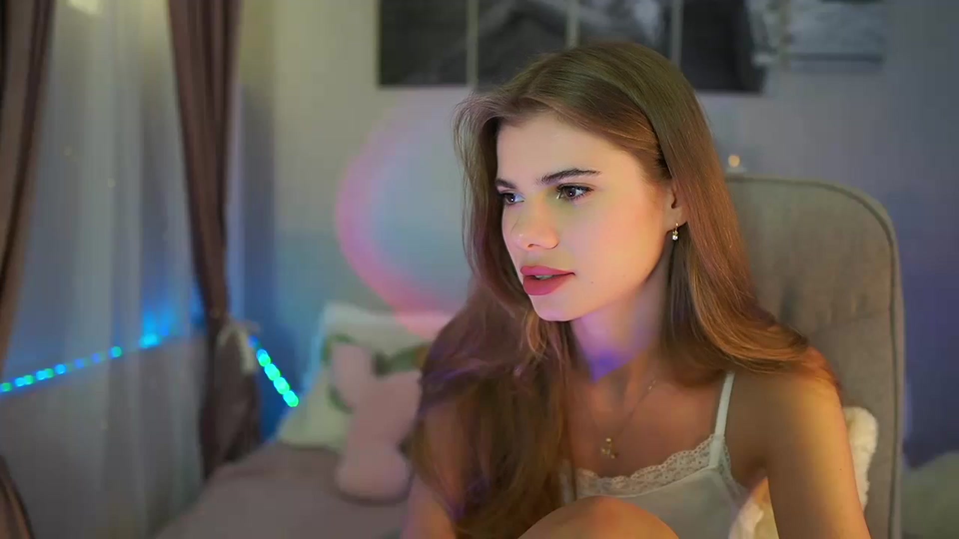 Gallery image thumbnail from RileyReid_18's myfreecams stream on, 07/18/2024, 19:16 image 2 of 20