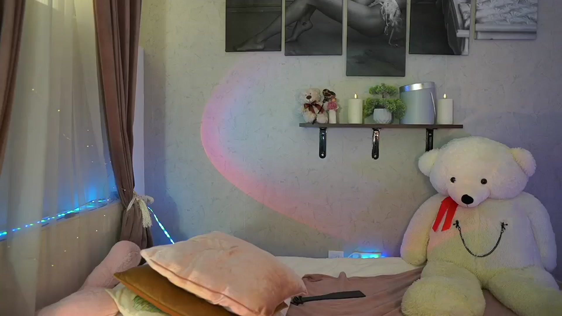 Gallery image thumbnail from RileyReid_18's myfreecams stream on, 07/18/2024, 21:54 image 12 of 20