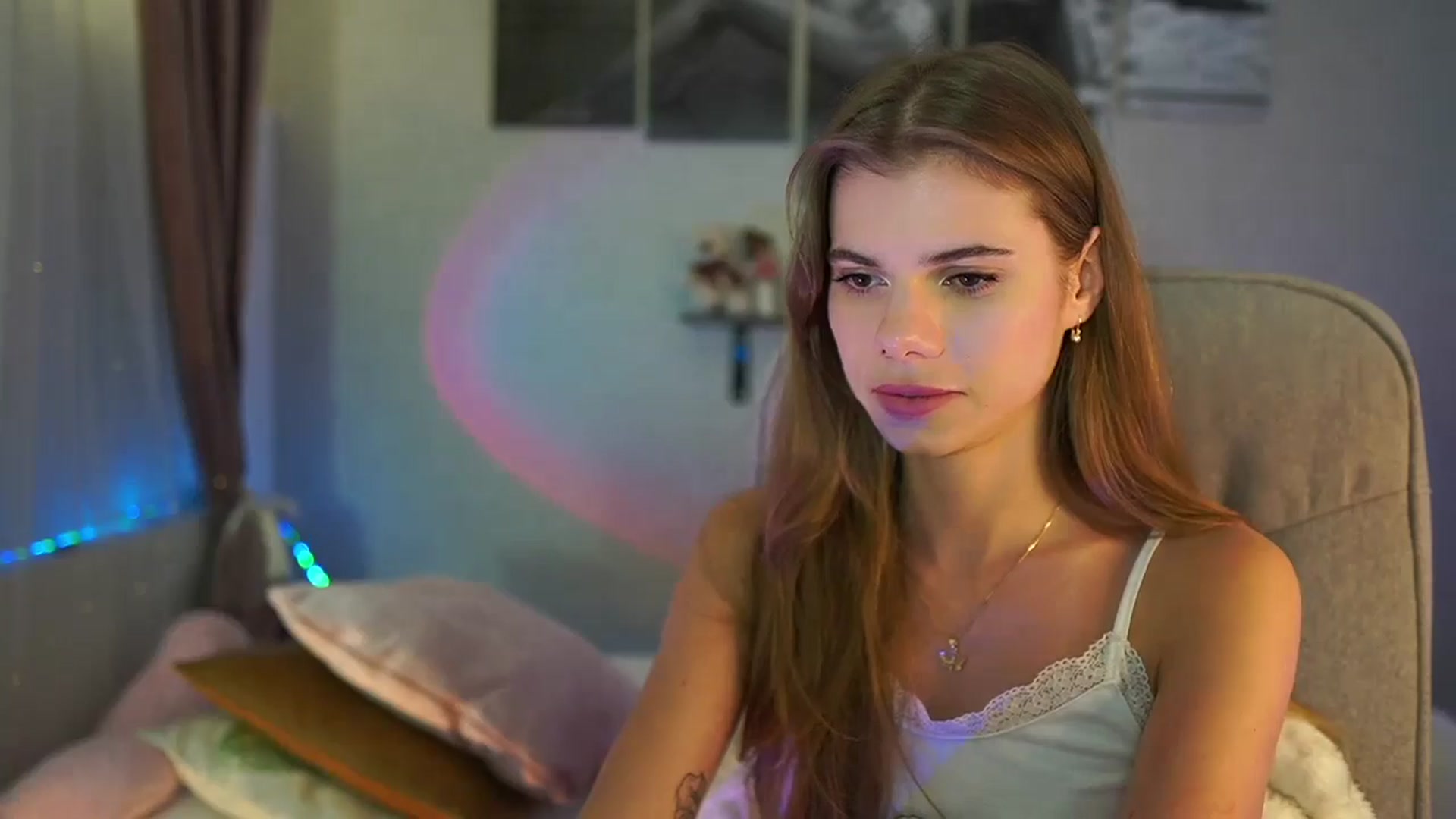 Gallery image thumbnail from RileyReid_18's myfreecams stream on, 07/18/2024, 22:26 image 14 of 20