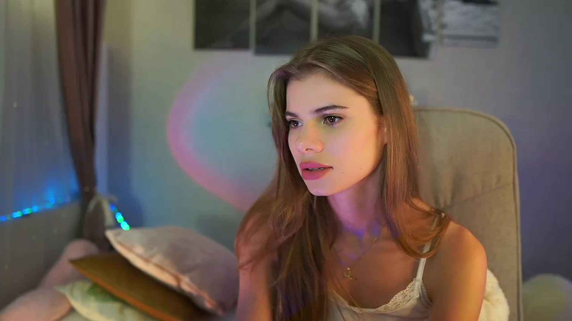 Gallery image thumbnail from RileyReid_18's myfreecams stream on, 07/18/2024, 22:26 image 7 of 20