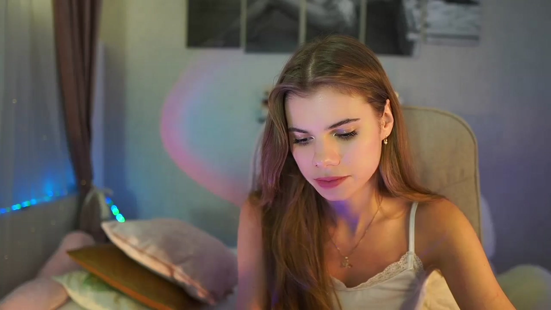 Gallery image thumbnail from RileyReid_18's myfreecams stream on, 07/18/2024, 22:26 image 9 of 20