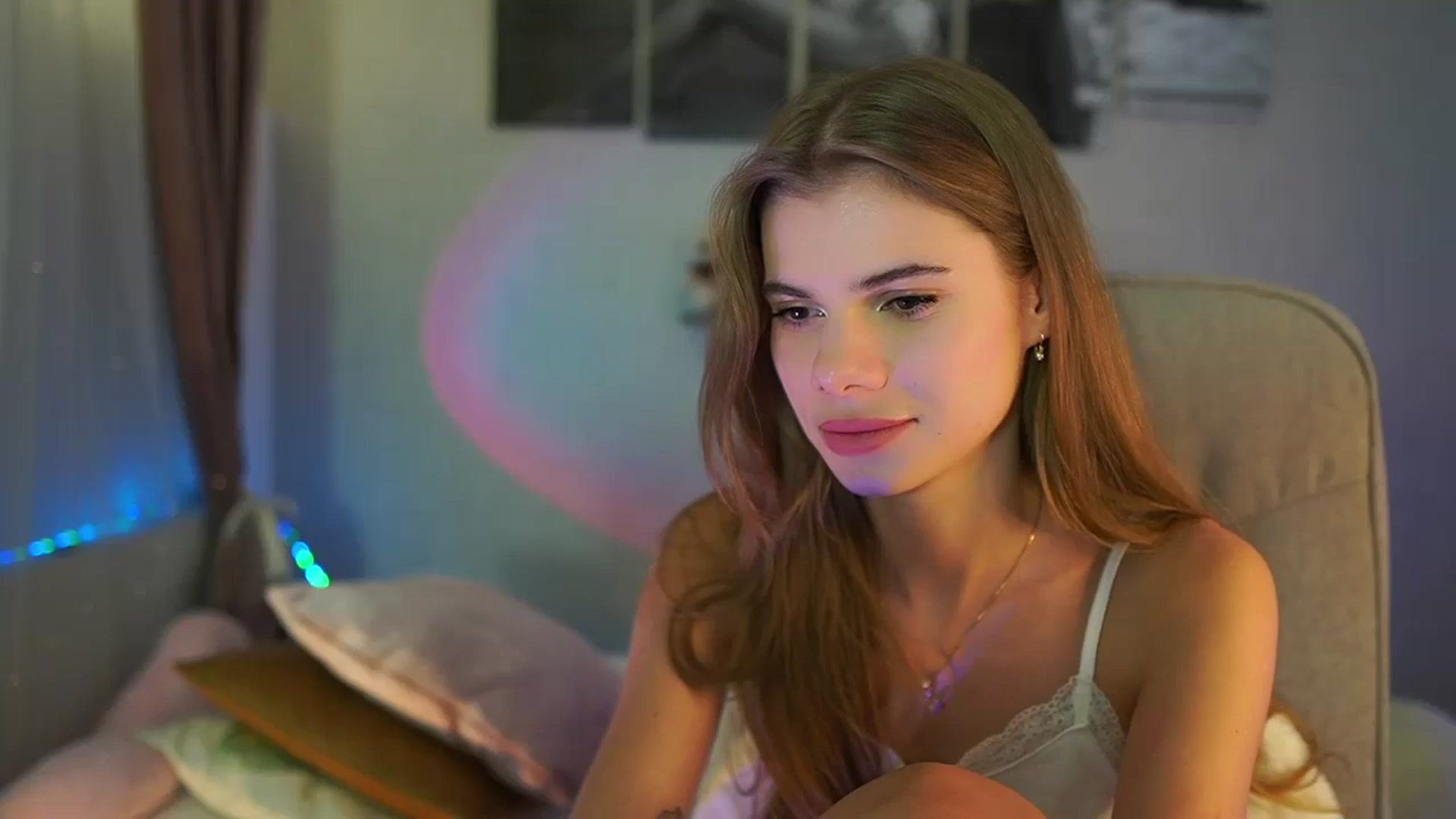 Gallery image thumbnail from RileyReid_18's myfreecams stream on, 07/18/2024, 22:26 image 1 of 20