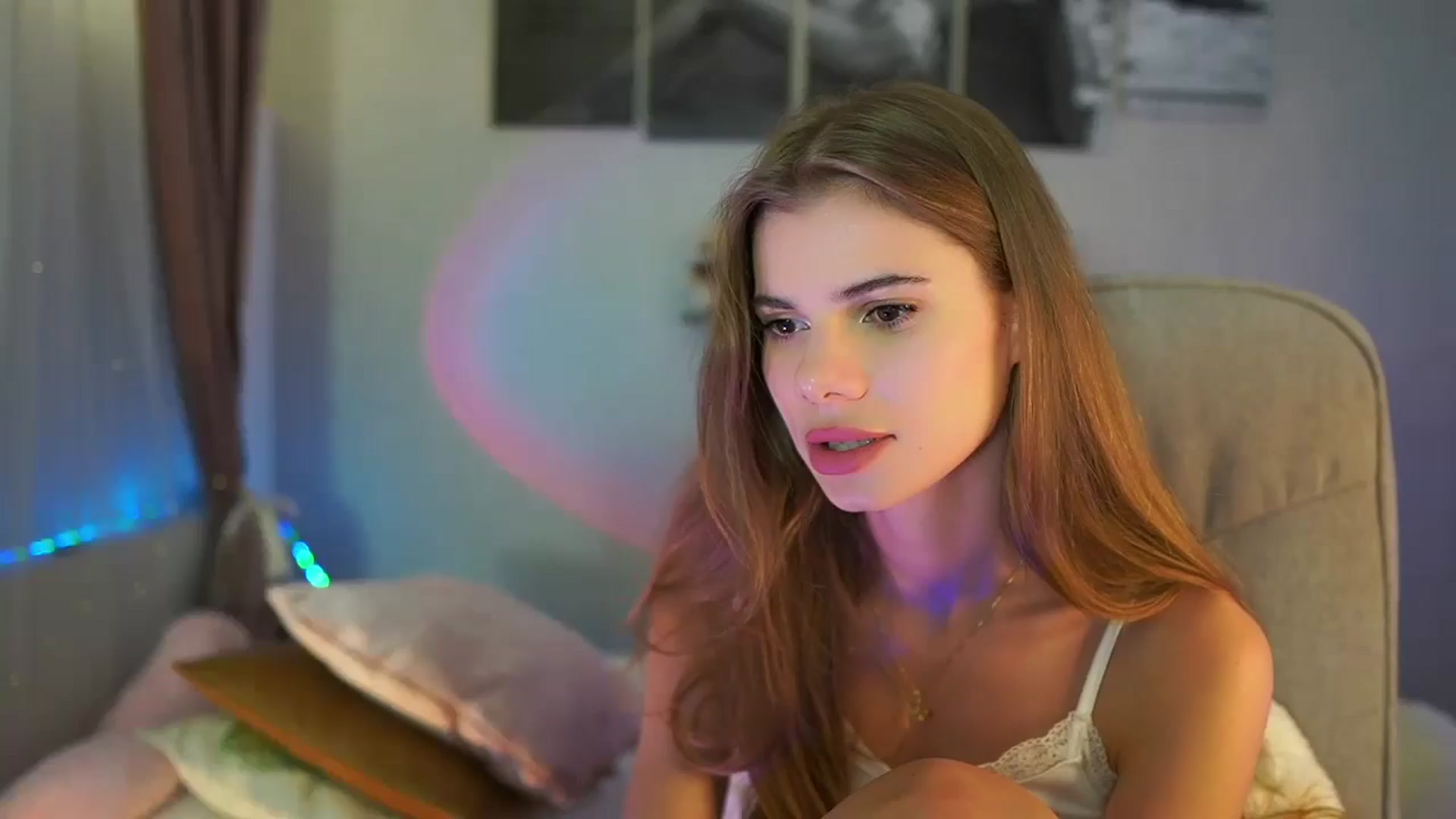 Gallery image thumbnail from RileyReid_18's myfreecams stream on, 07/18/2024, 22:26 image 3 of 20