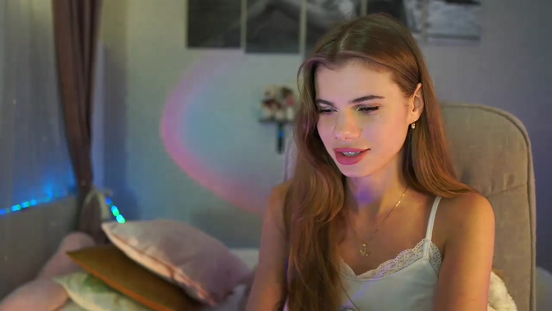 Gallery image thumbnail from RileyReid_18's myfreecams stream on, 07/18/2024, 22:26 image 13 of 20
