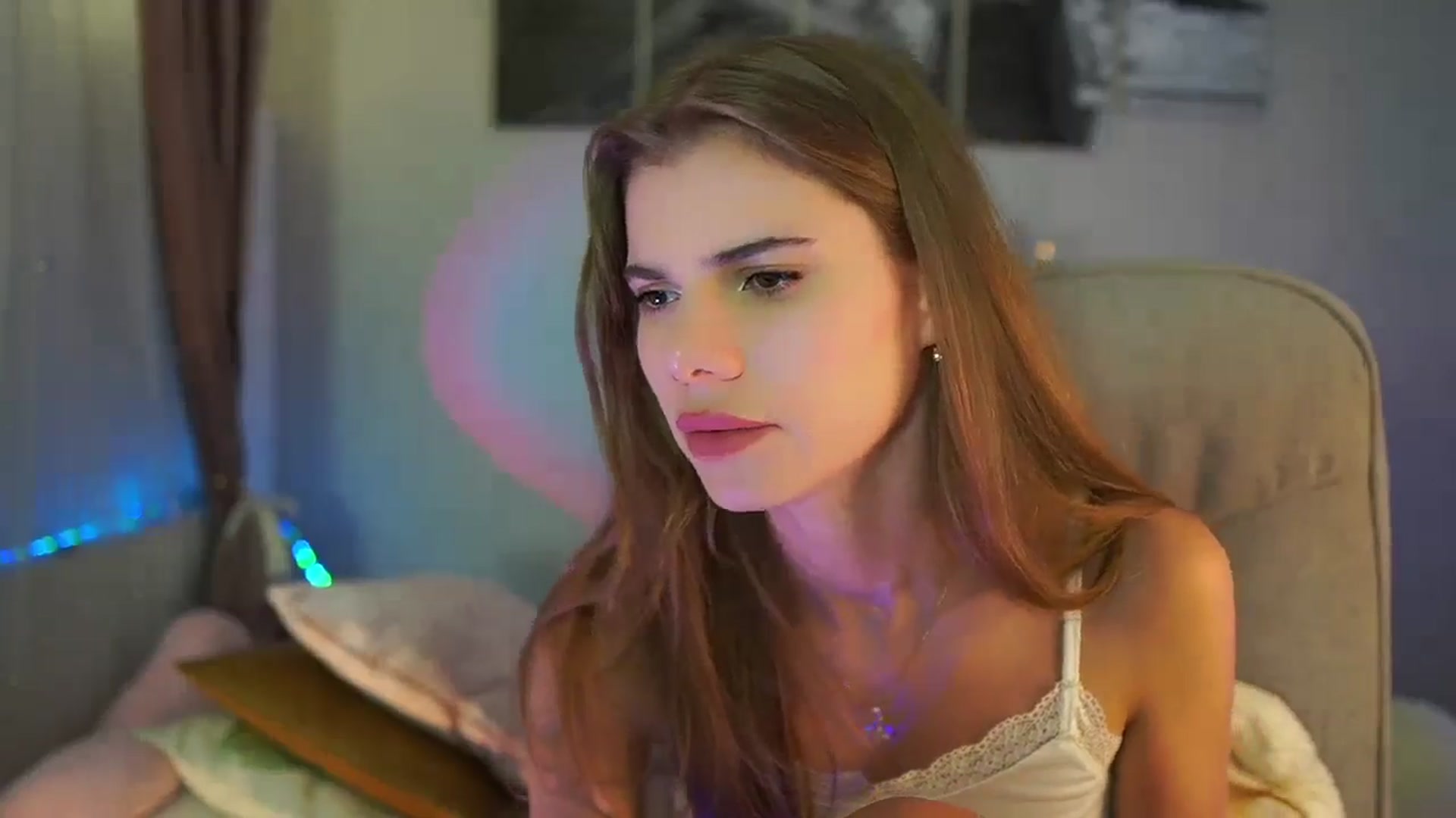 Gallery image thumbnail from RileyReid_18's myfreecams stream on, 07/18/2024, 22:26 image 6 of 20