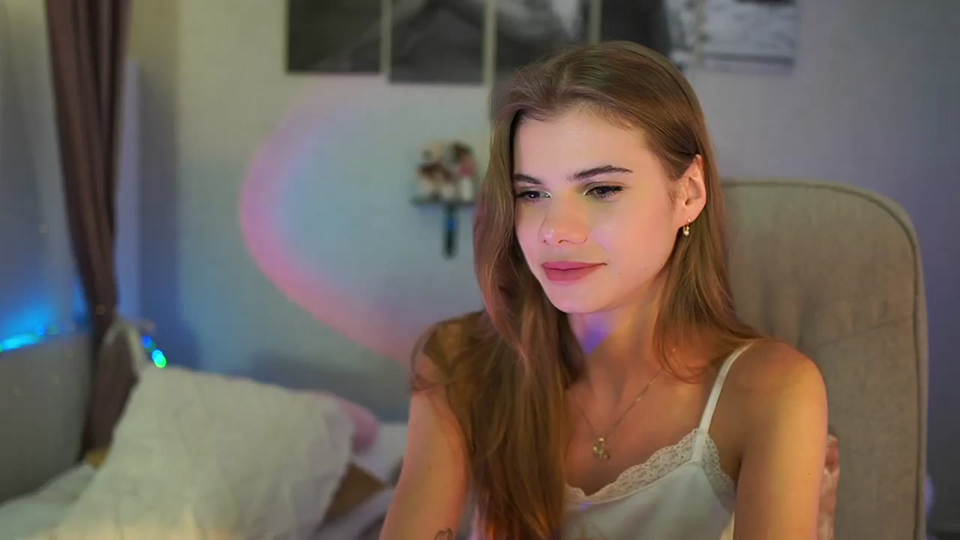 Gallery image thumbnail from RileyReid_18's myfreecams stream on, 07/18/2024, 23:38 image 1 of 20