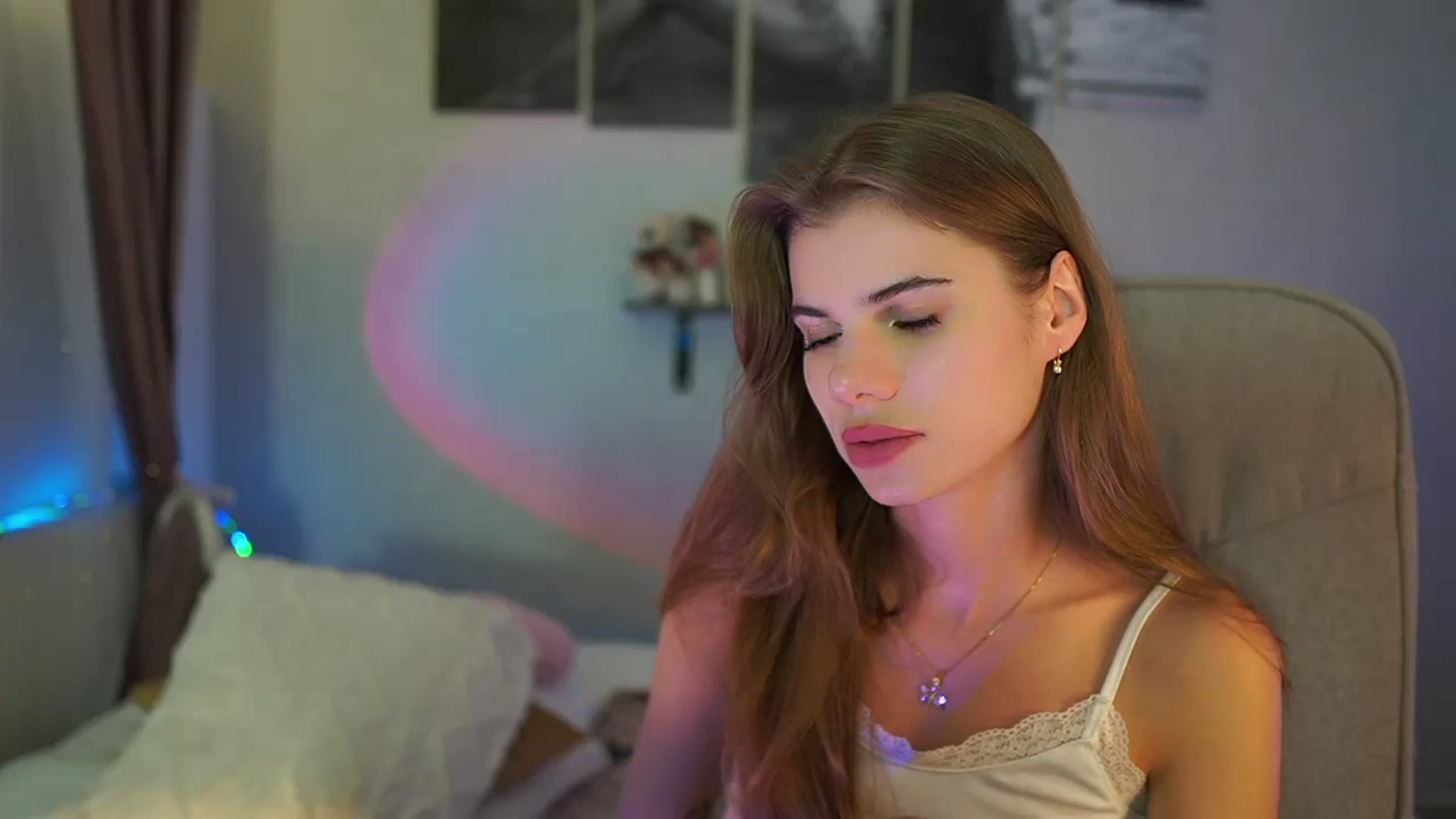 Gallery image thumbnail from RileyReid_18's myfreecams stream on, 07/18/2024, 23:38 image 4 of 20
