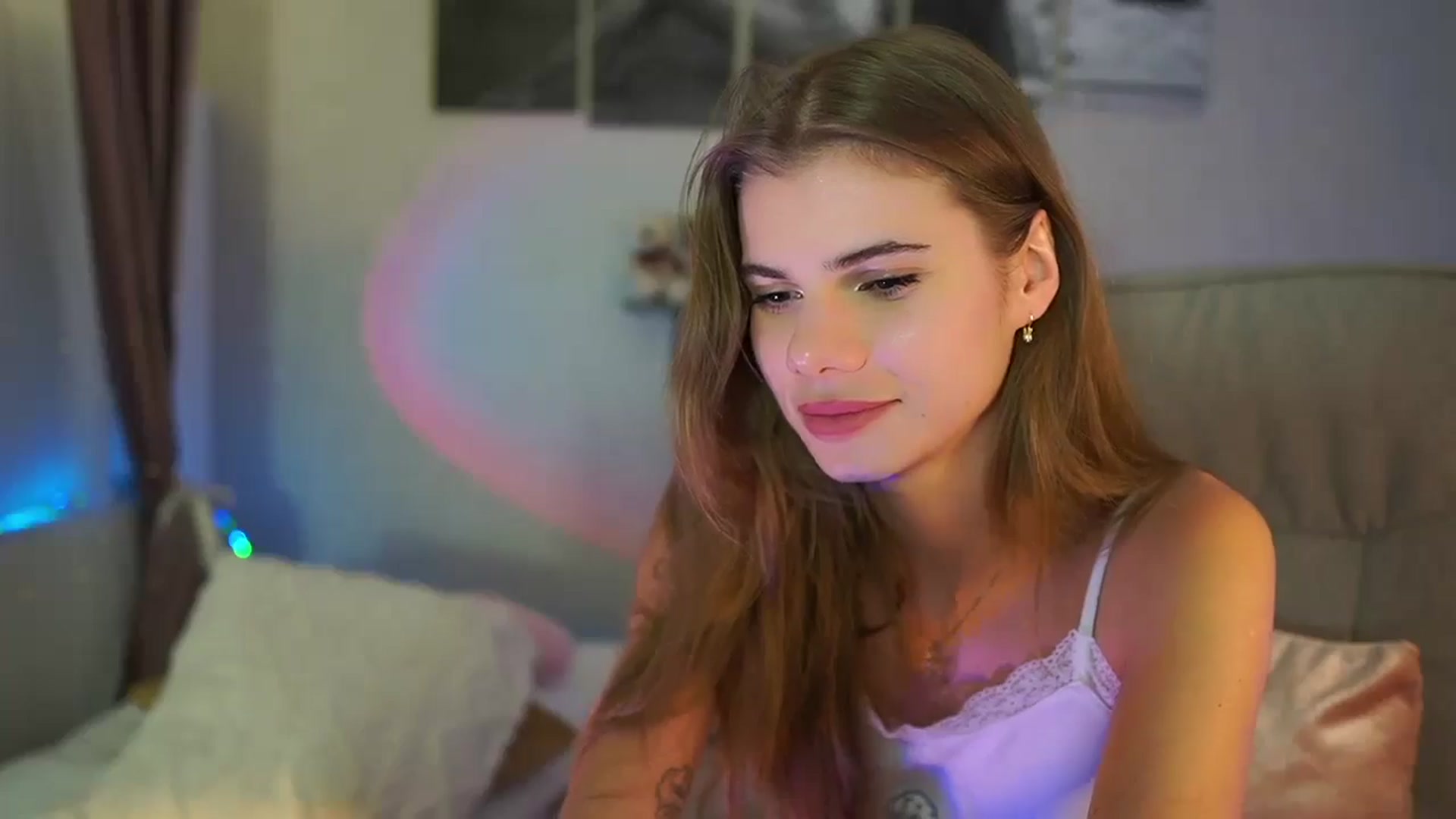 Gallery image thumbnail from RileyReid_18's myfreecams stream on, 07/18/2024, 23:38 image 9 of 20