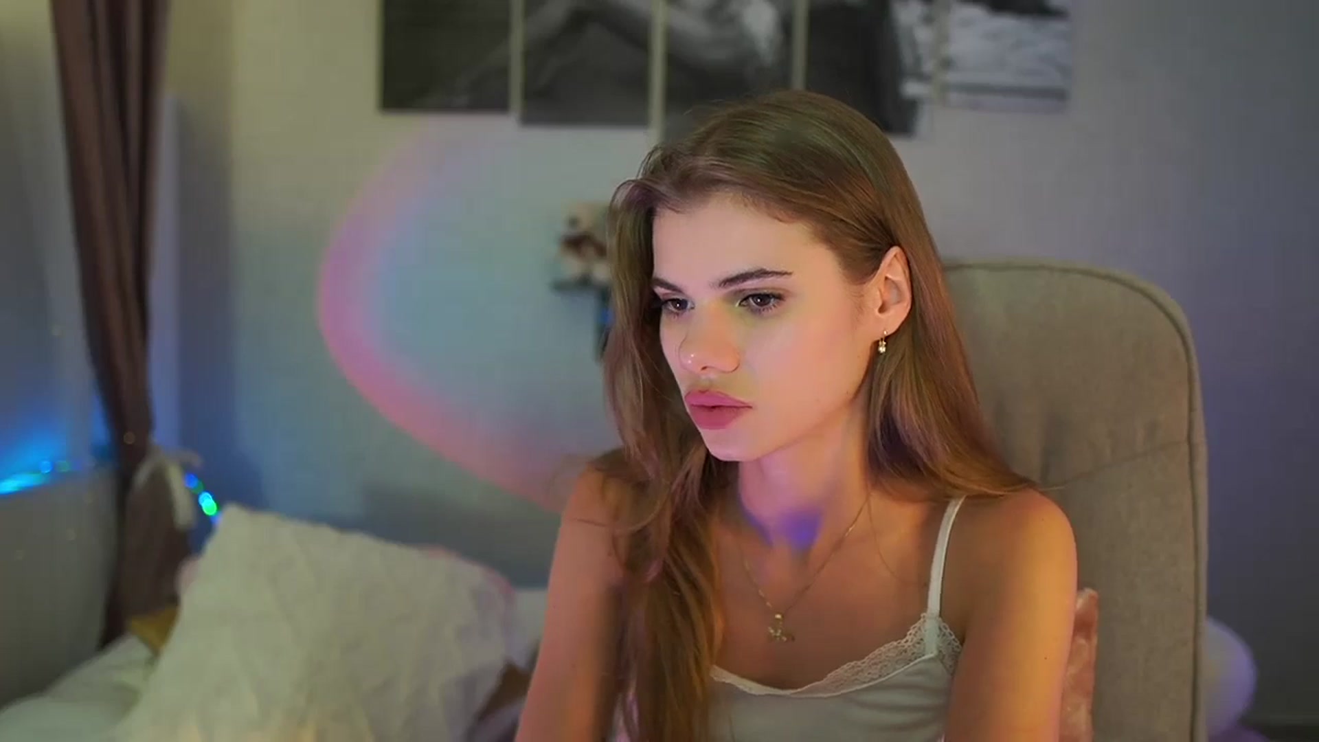 Gallery image thumbnail from RileyReid_18's myfreecams stream on, 07/18/2024, 23:38 image 19 of 20