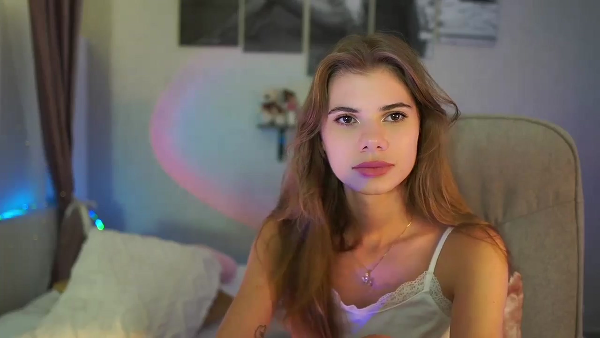 Gallery image thumbnail from RileyReid_18's myfreecams stream on, 07/18/2024, 23:38 image 3 of 20