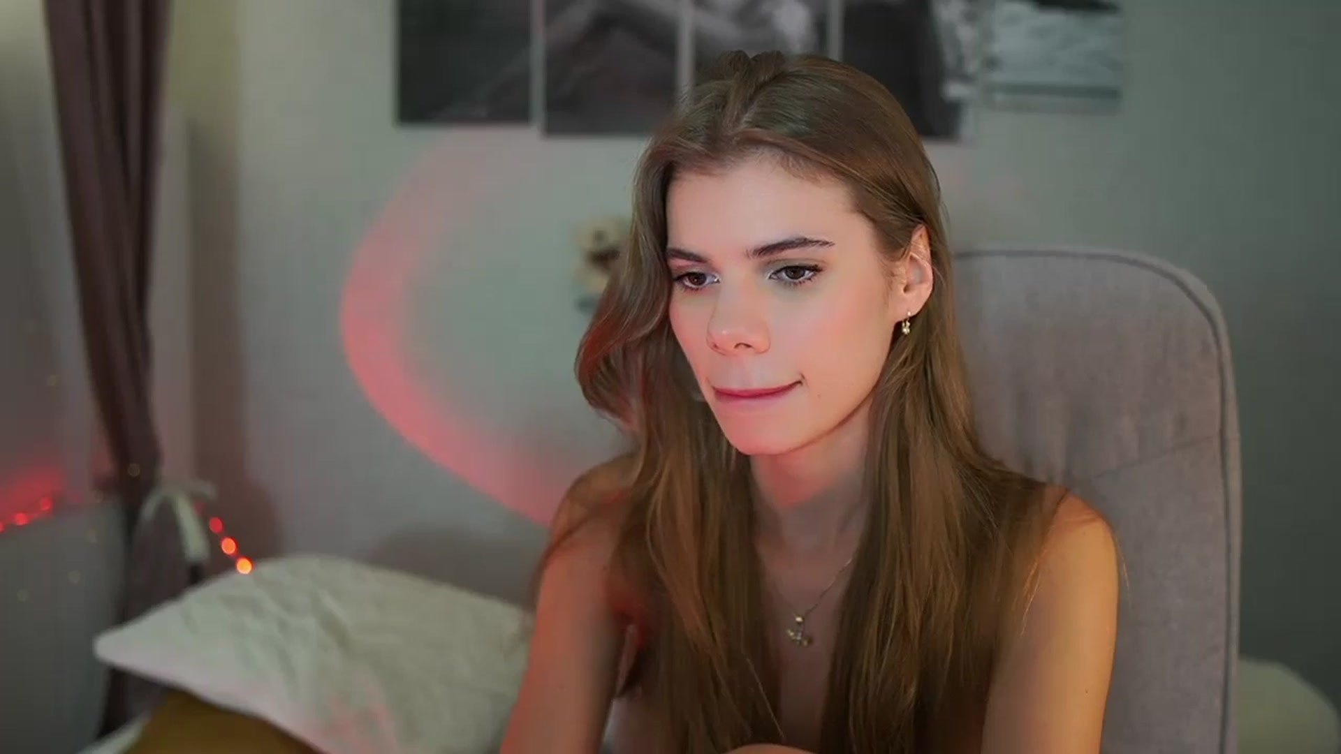 Gallery image thumbnail from RileyReid_18's myfreecams stream on, 07/19/2024, 20:24 image 20 of 20