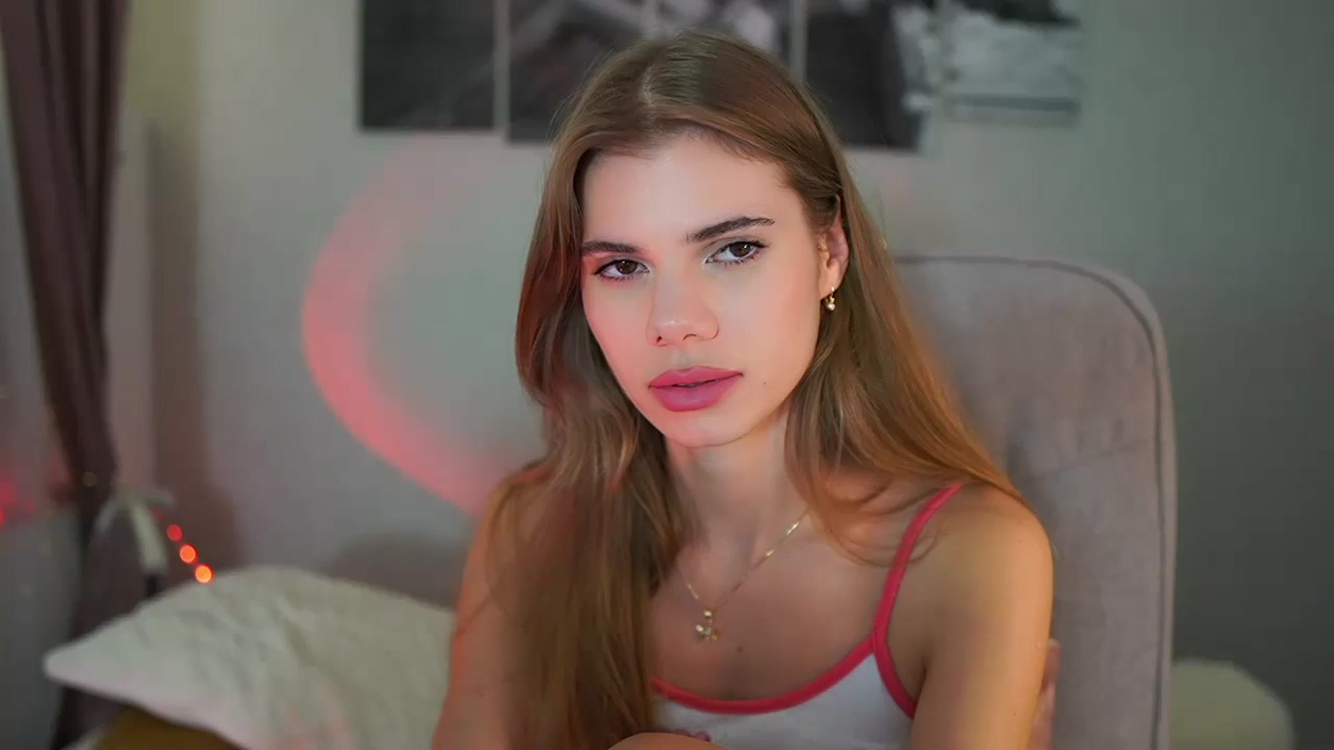Gallery image thumbnail from RileyReid_18's myfreecams stream on, 07/19/2024, 20:24 image 13 of 20