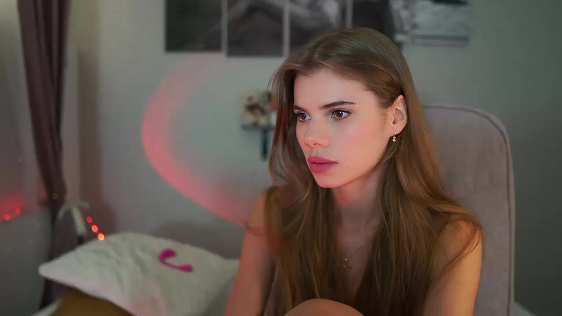 Gallery image thumbnail from RileyReid_18's myfreecams stream on, 07/19/2024, 21:15 image 1 of 20