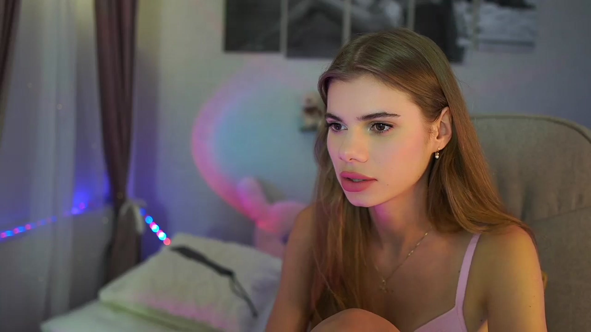 Gallery image thumbnail from RileyReid_18's myfreecams stream on, 07/21/2024, 19:37 image 7 of 20