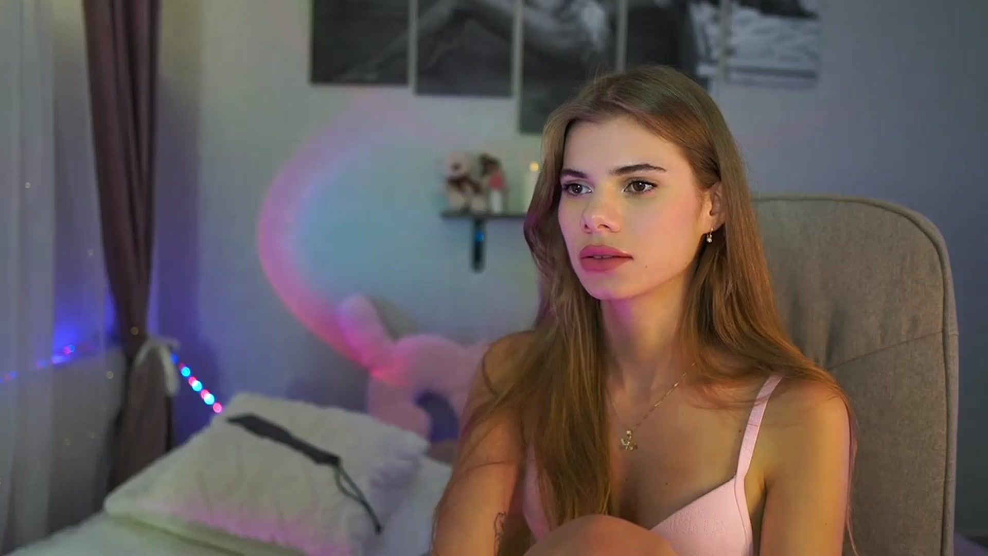 Gallery image thumbnail from RileyReid_18's myfreecams stream on, 07/21/2024, 19:37 image 18 of 20