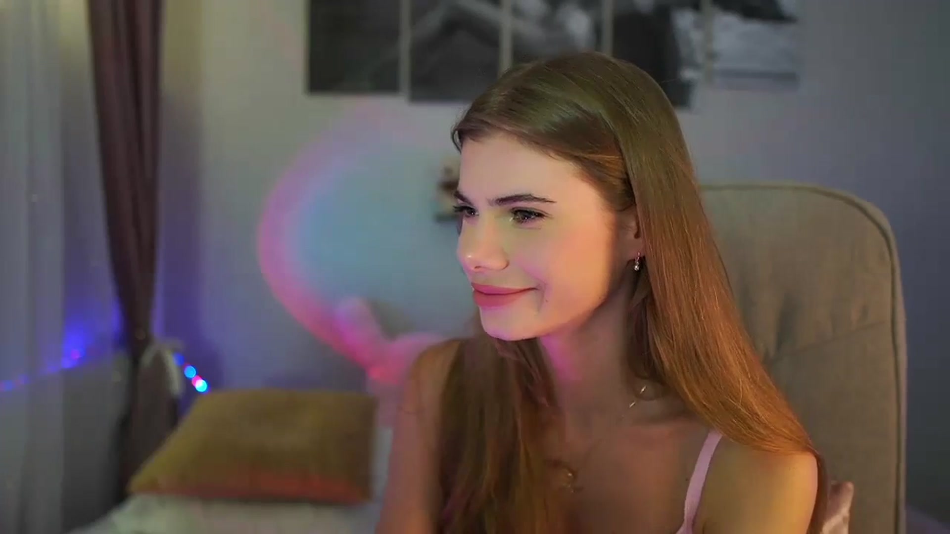 Gallery image thumbnail from RileyReid_18's myfreecams stream on, 07/21/2024, 20:26 image 6 of 20