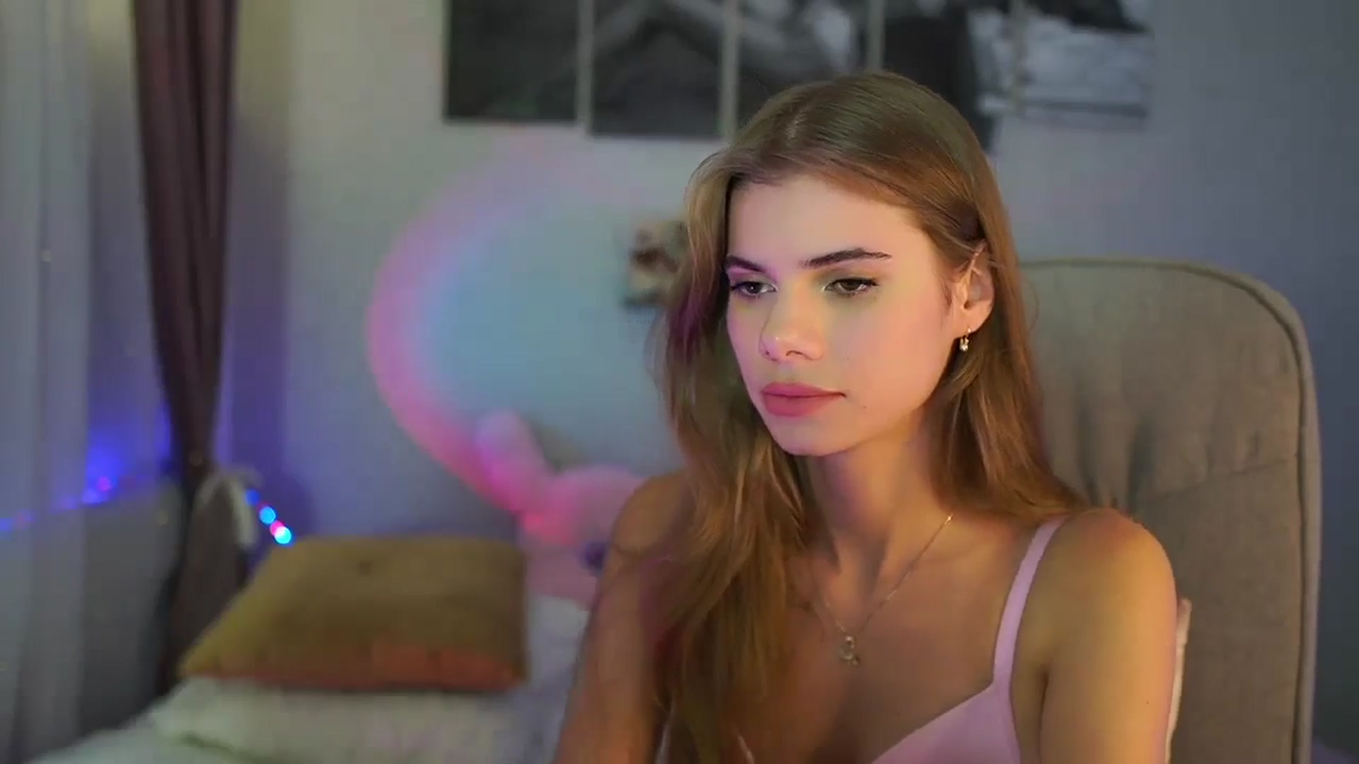 Gallery image thumbnail from RileyReid_18's myfreecams stream on, 07/21/2024, 20:26 image 17 of 20