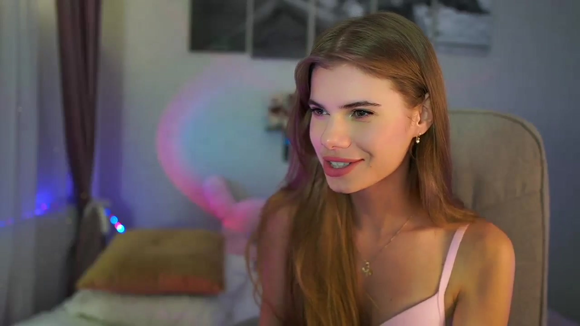 Gallery image thumbnail from RileyReid_18's myfreecams stream on, 07/21/2024, 20:26 image 19 of 20