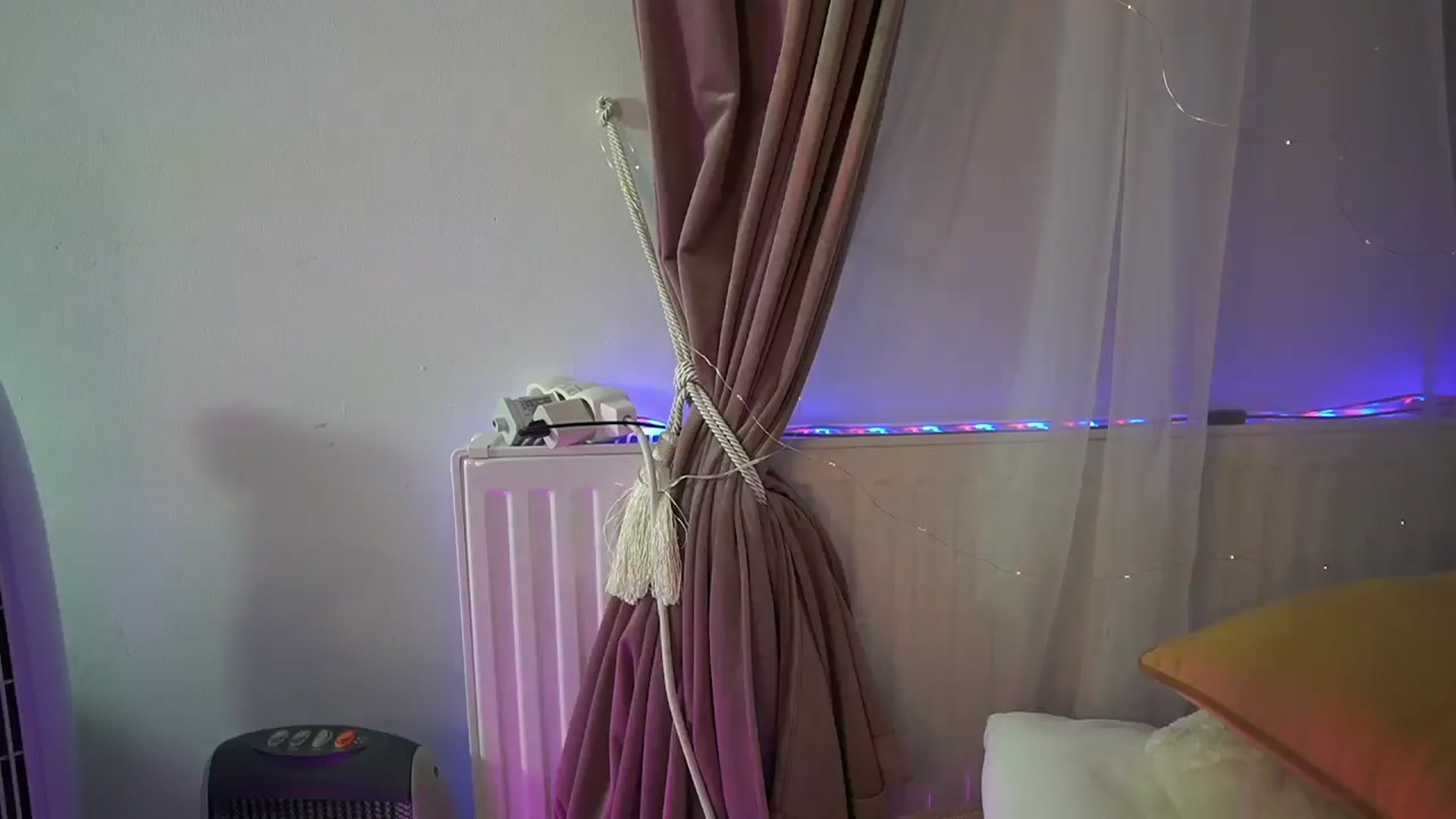 Gallery image thumbnail from RileyReid_18's myfreecams stream on, 07/21/2024, 20:26 image 10 of 20