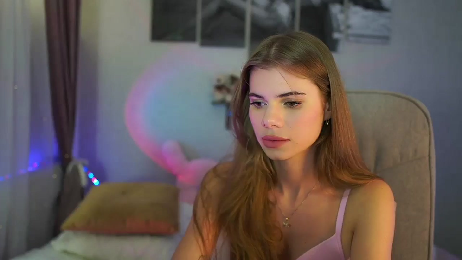 Gallery image thumbnail from RileyReid_18's myfreecams stream on, 07/21/2024, 20:26 image 16 of 20