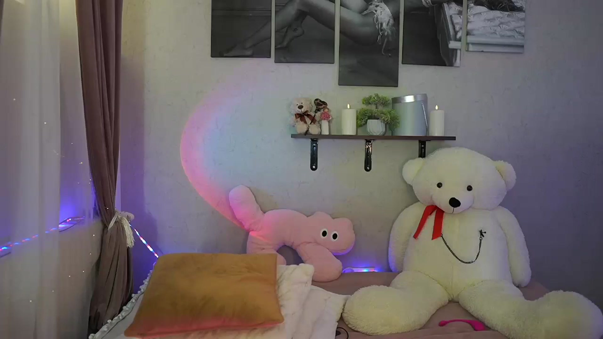 Gallery image thumbnail from RileyReid_18's myfreecams stream on, 07/21/2024, 22:37 image 19 of 20
