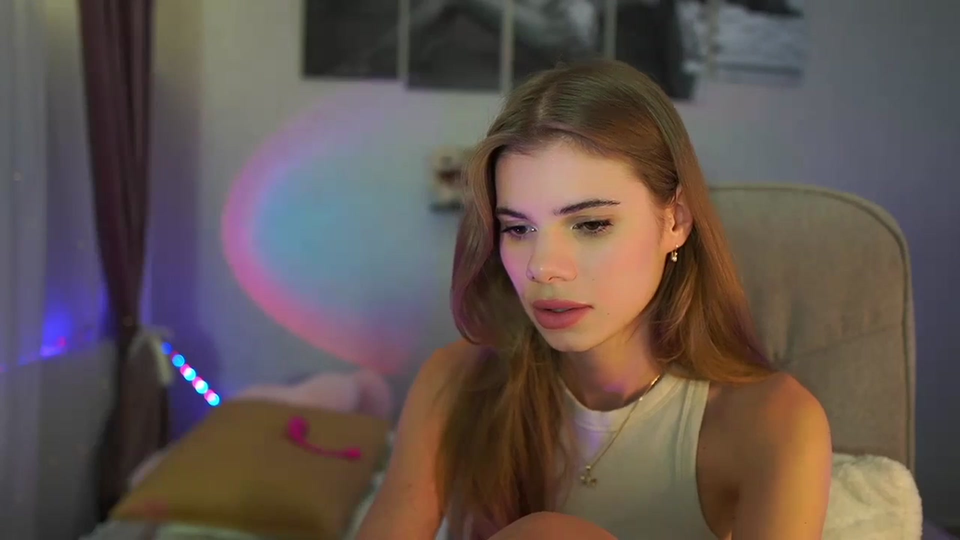 Gallery image thumbnail from RileyReid_18's myfreecams stream on, 07/23/2024, 18:52 image 11 of 20