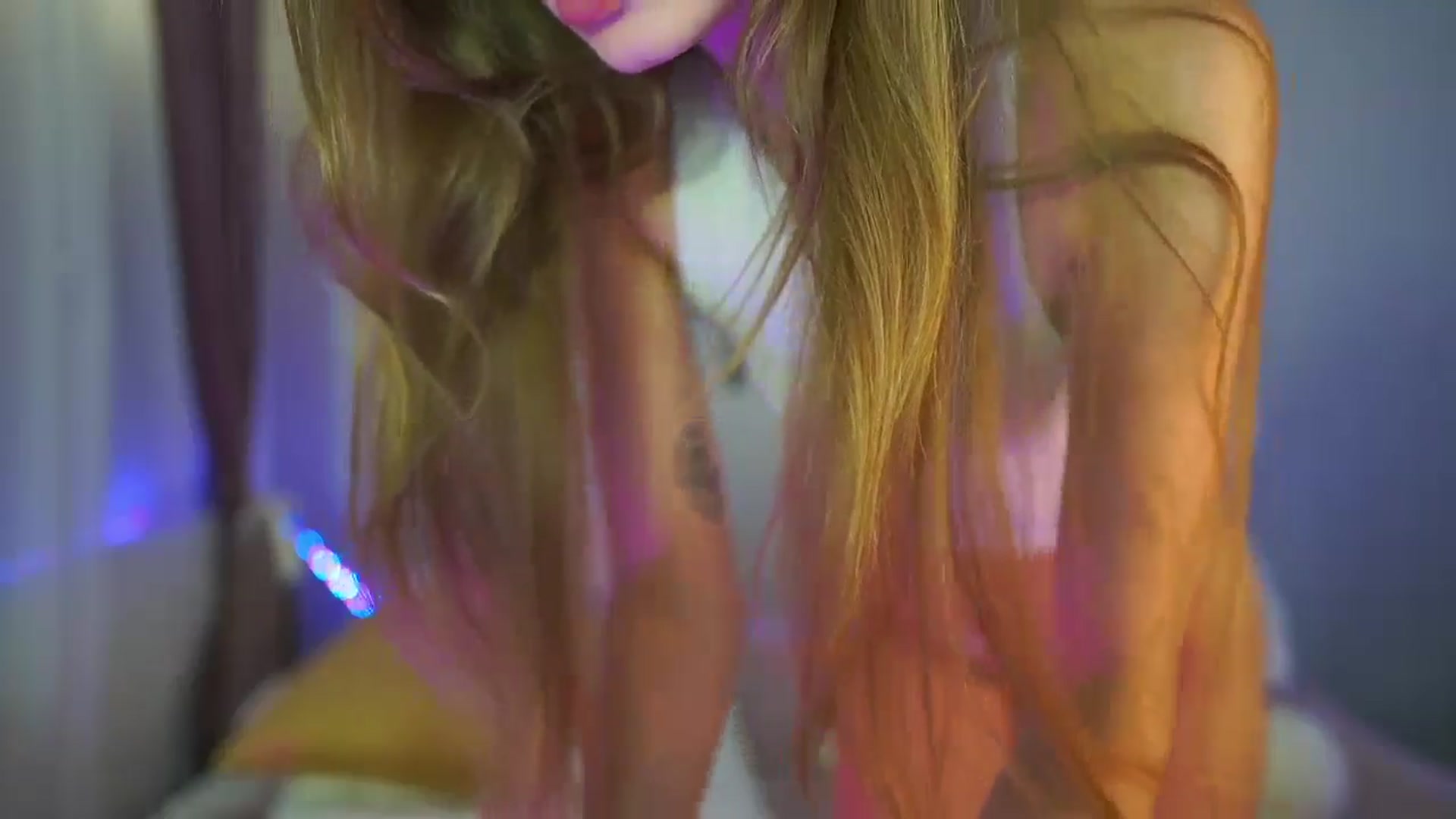 Gallery image thumbnail from RileyReid_18's myfreecams stream on, 07/23/2024, 18:52 image 6 of 20