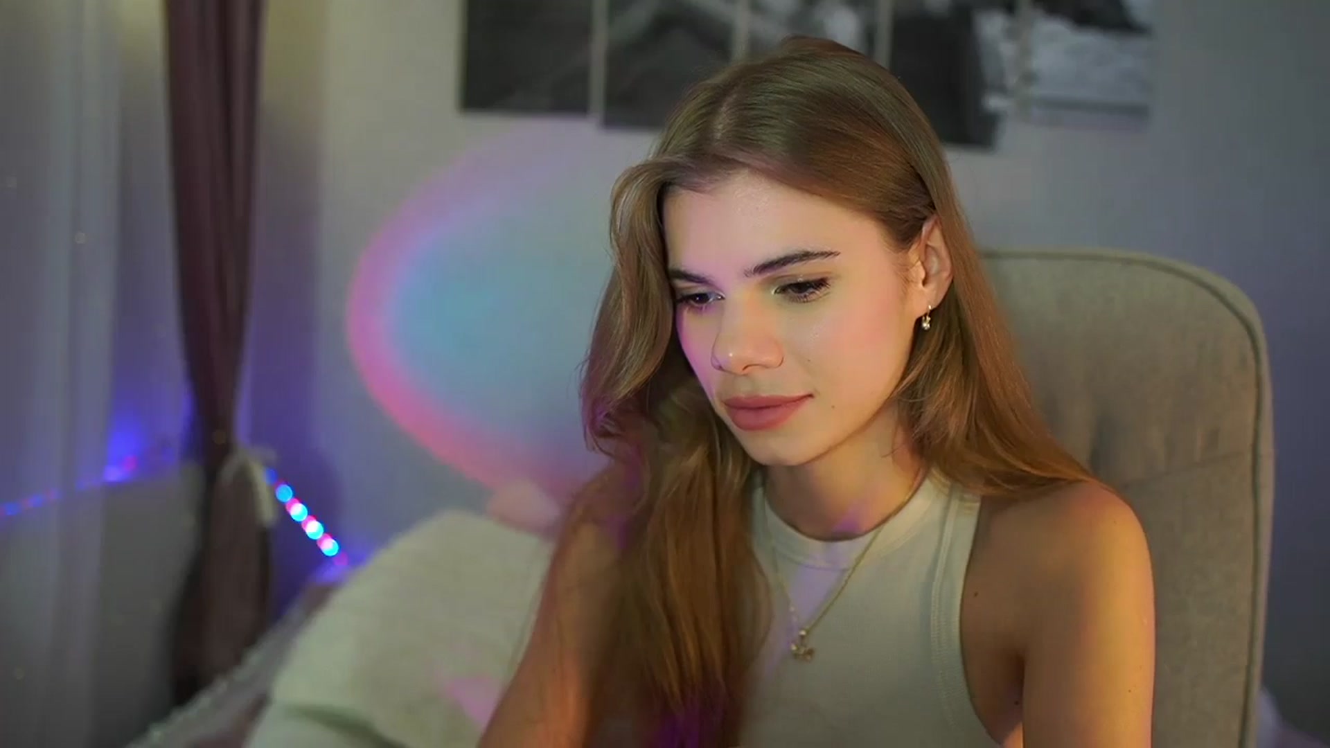 Gallery image thumbnail from RileyReid_18's myfreecams stream on, 07/23/2024, 18:52 image 19 of 20