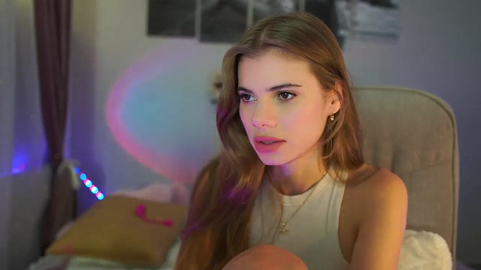 Gallery image thumbnail from RileyReid_18's myfreecams stream on, 07/23/2024, 18:52 image 13 of 20