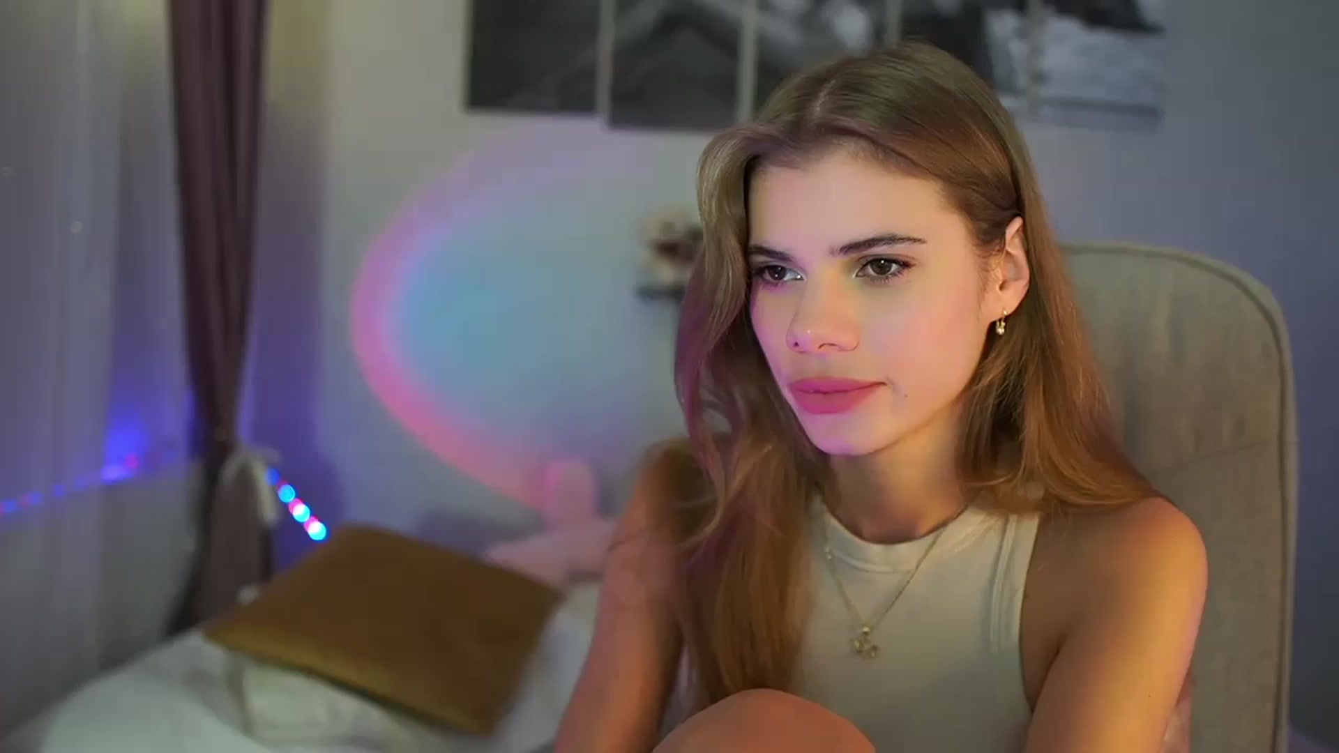Gallery image thumbnail from RileyReid_18's myfreecams stream on, 07/23/2024, 20:36 image 1 of 20
