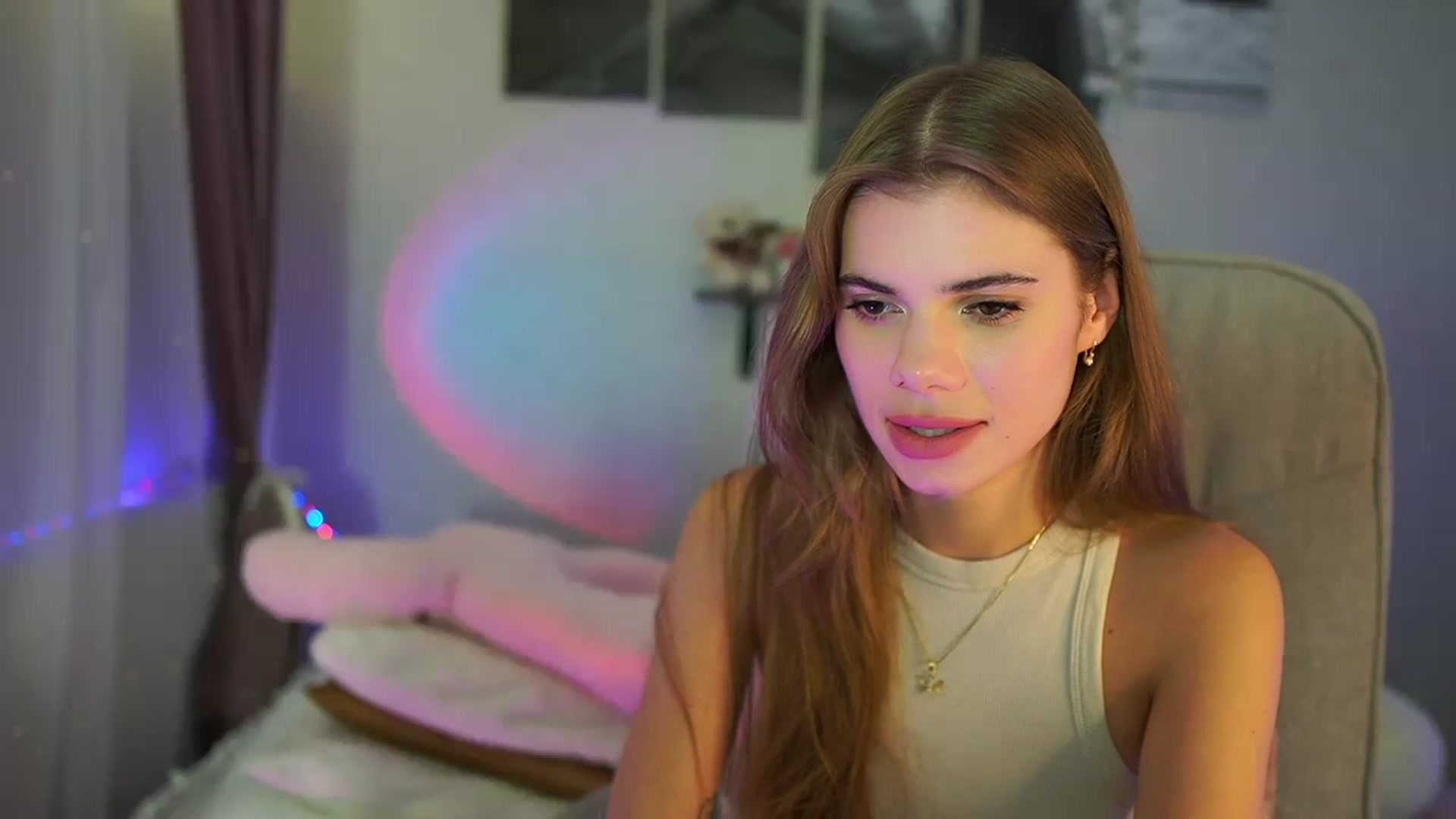 Gallery image thumbnail from RileyReid_18's myfreecams stream on, 07/23/2024, 20:36 image 16 of 20