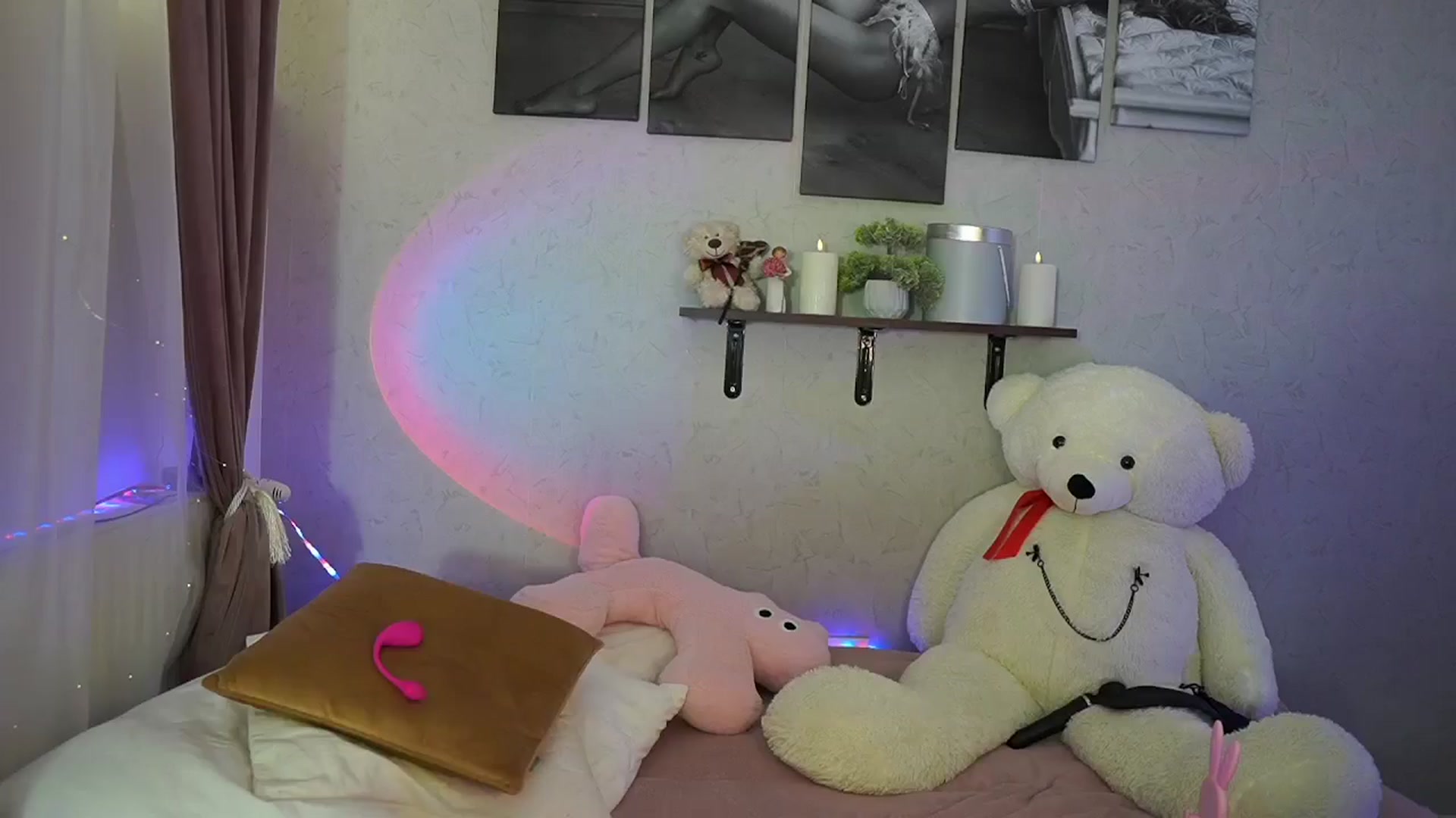 Gallery image thumbnail from RileyReid_18's myfreecams stream on, 07/23/2024, 20:36 image 5 of 20