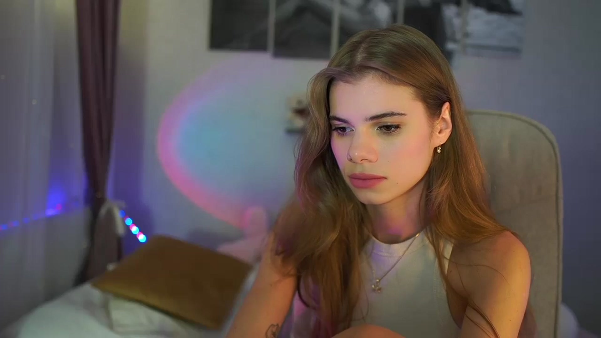 Gallery image thumbnail from RileyReid_18's myfreecams stream on, 07/23/2024, 20:36 image 2 of 20