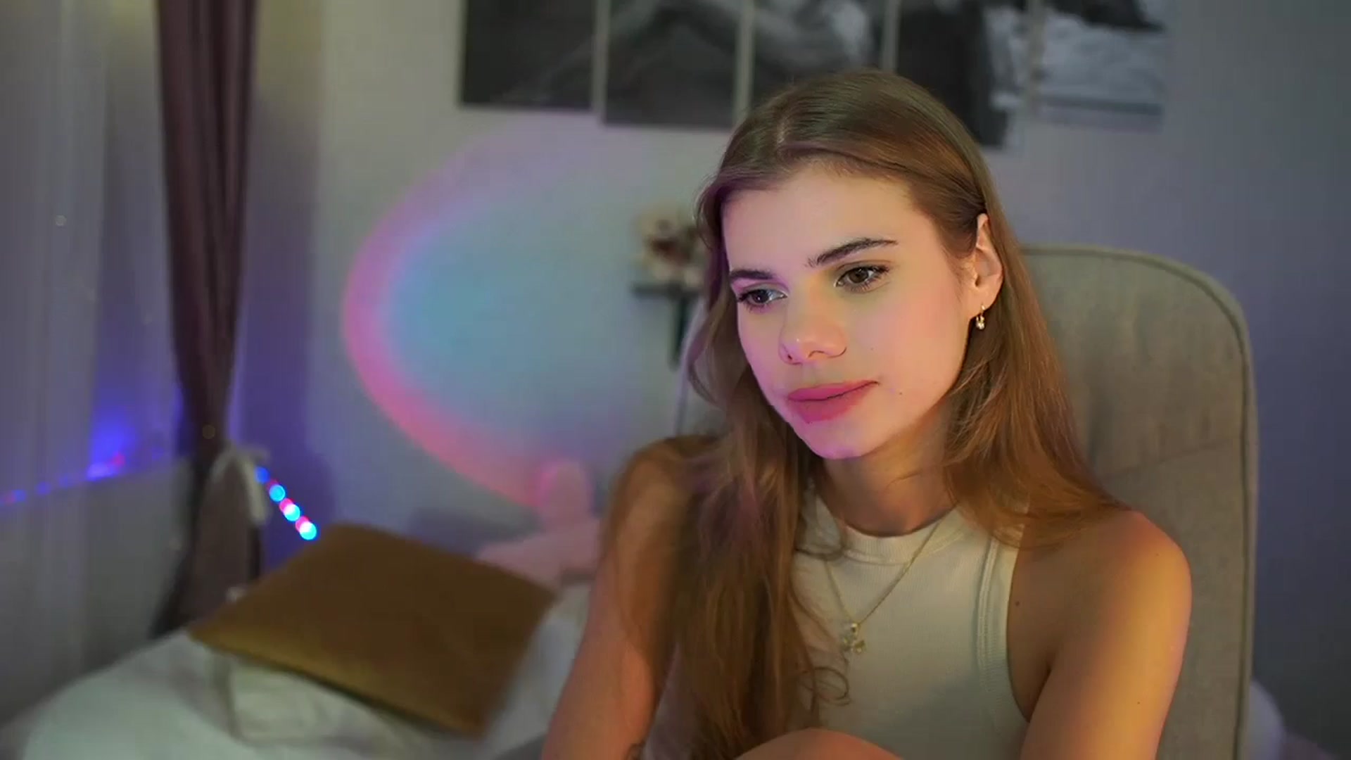 Gallery image thumbnail from RileyReid_18's myfreecams stream on, 07/23/2024, 20:36 image 4 of 20