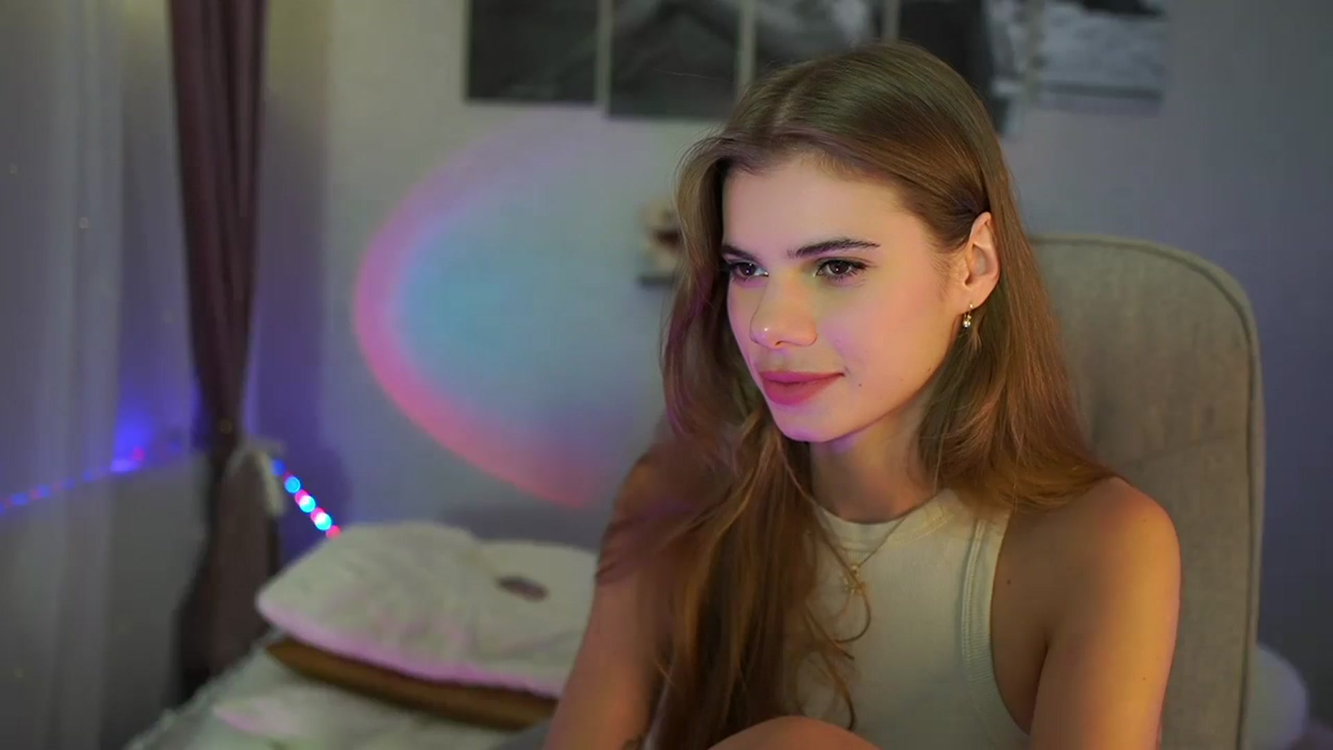 Gallery image thumbnail from RileyReid_18's myfreecams stream on, 07/23/2024, 20:36 image 10 of 20